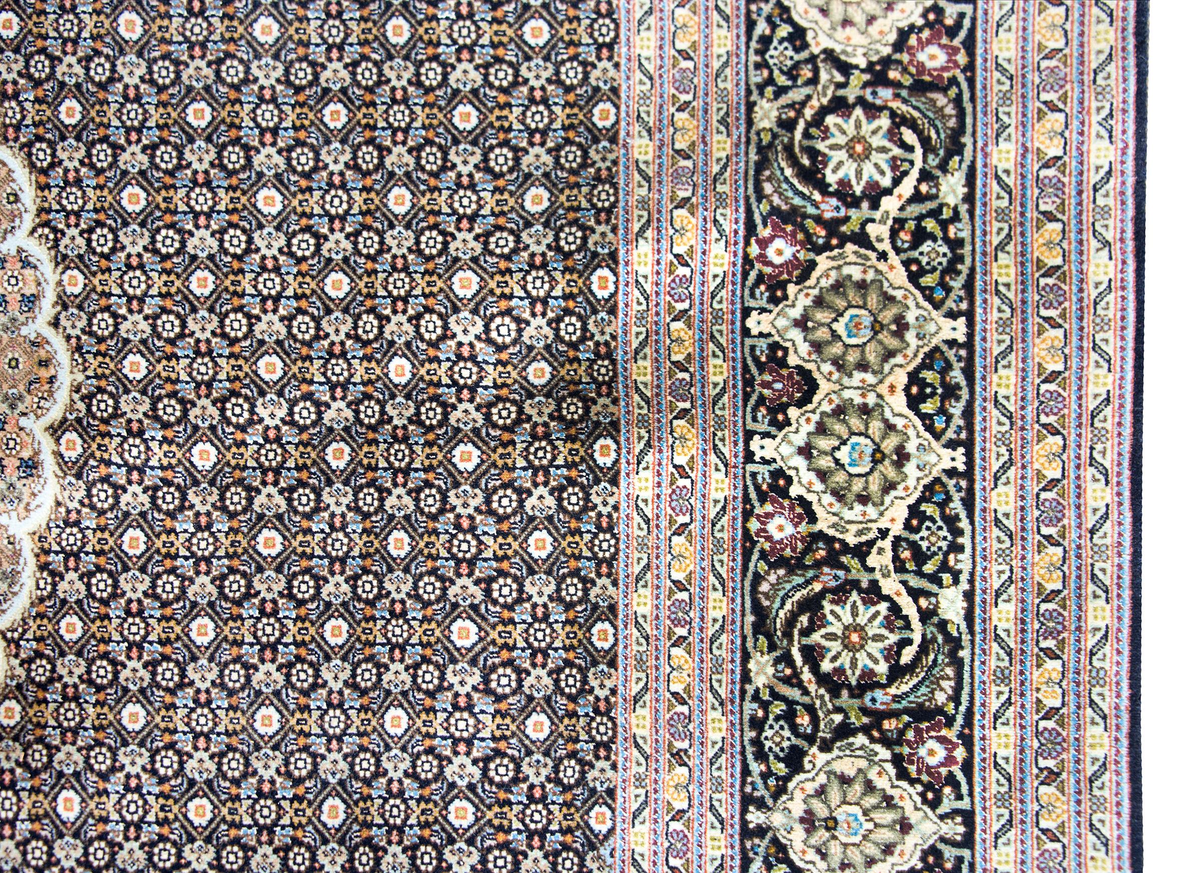 Alter persischer Täbris-Teppich (Wolle) im Angebot