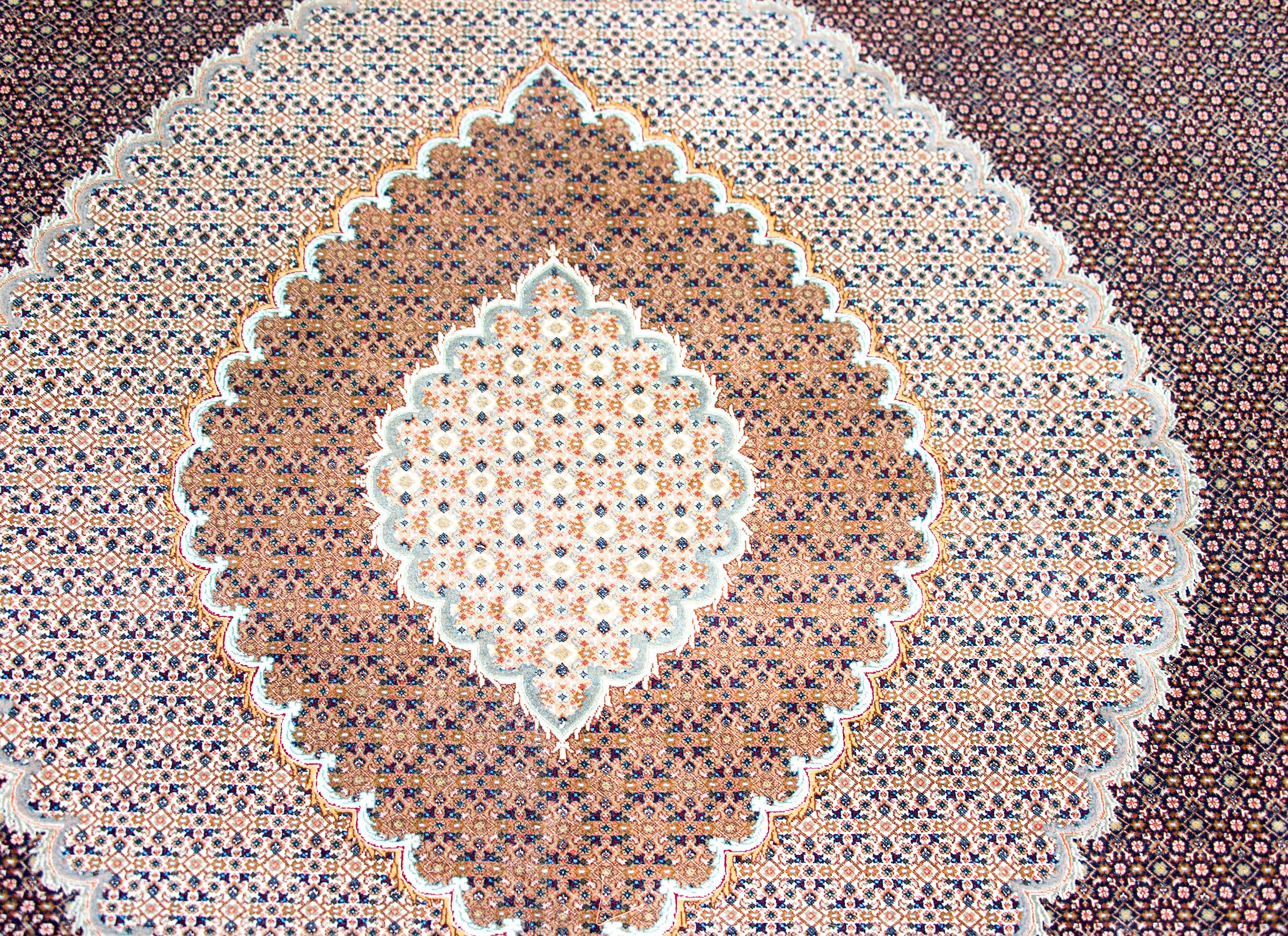 Alter persischer Täbris-Teppich im Angebot 1