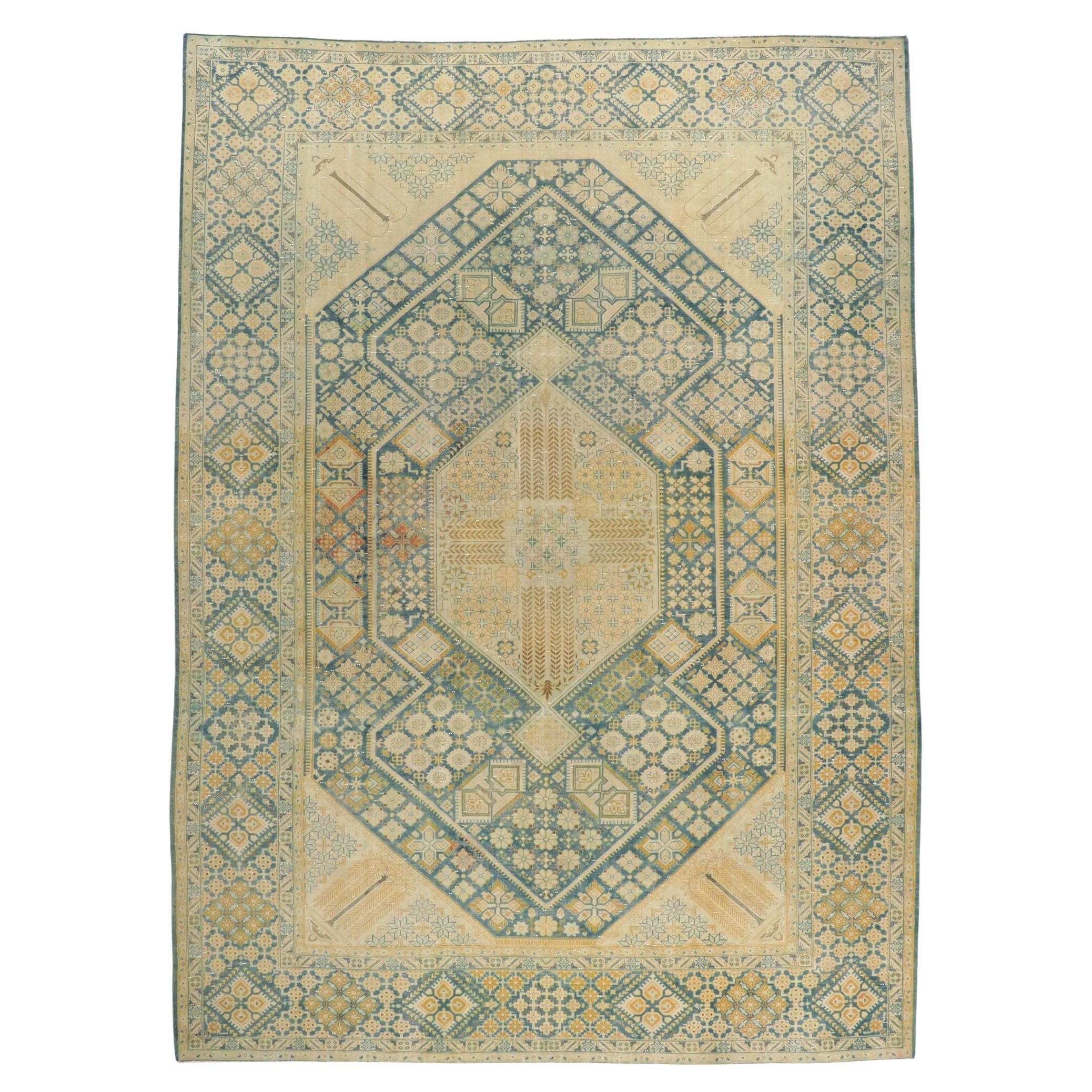 Tapis persan vintage de Tabriz aux couleurs douces délavées en vente