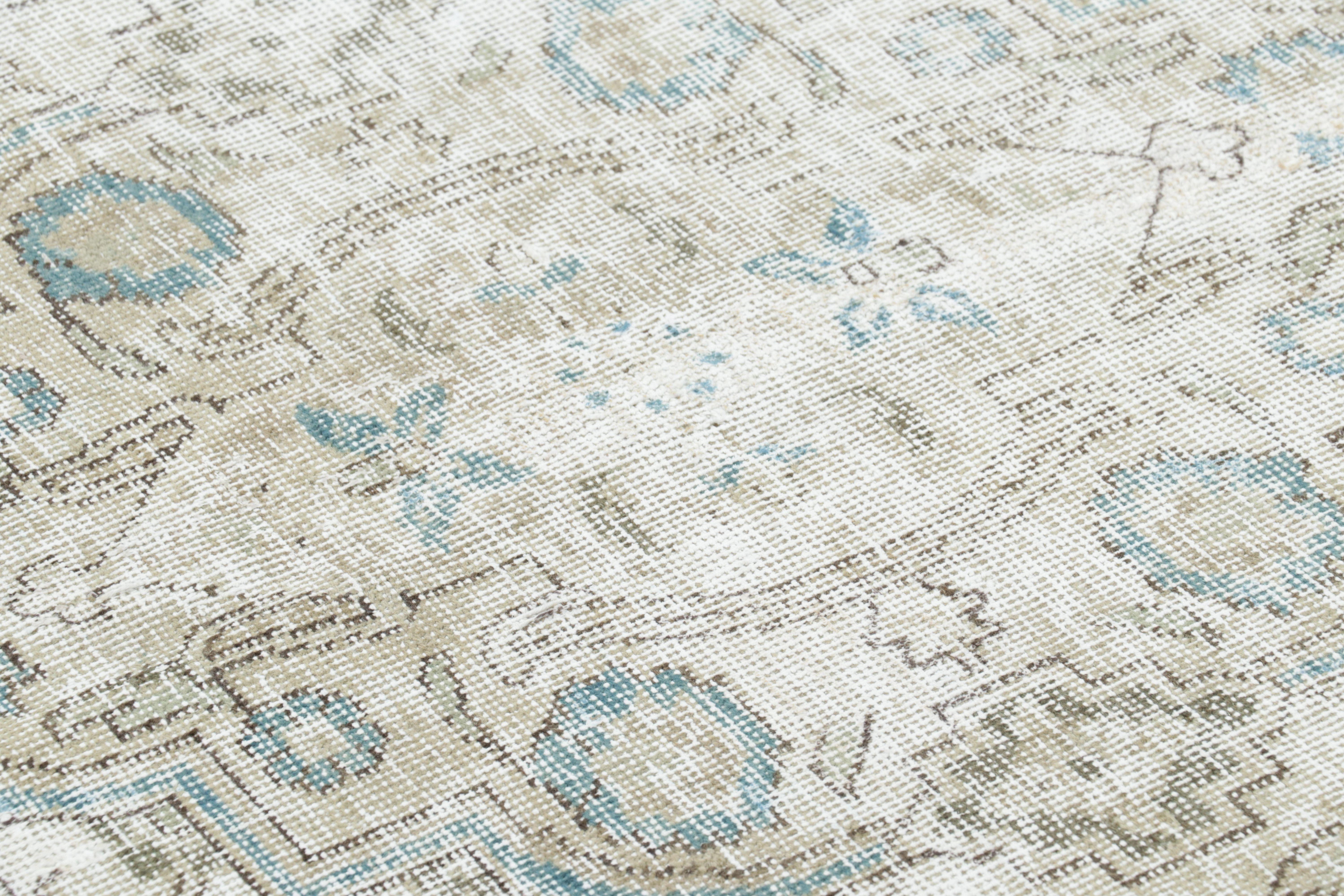 Alfombra Persa Tabriz Vintage, Medallón Fantasma en Beige y Azul-Gris - Rug & Kilim en Bueno estado para la venta en Long Island City, NY
