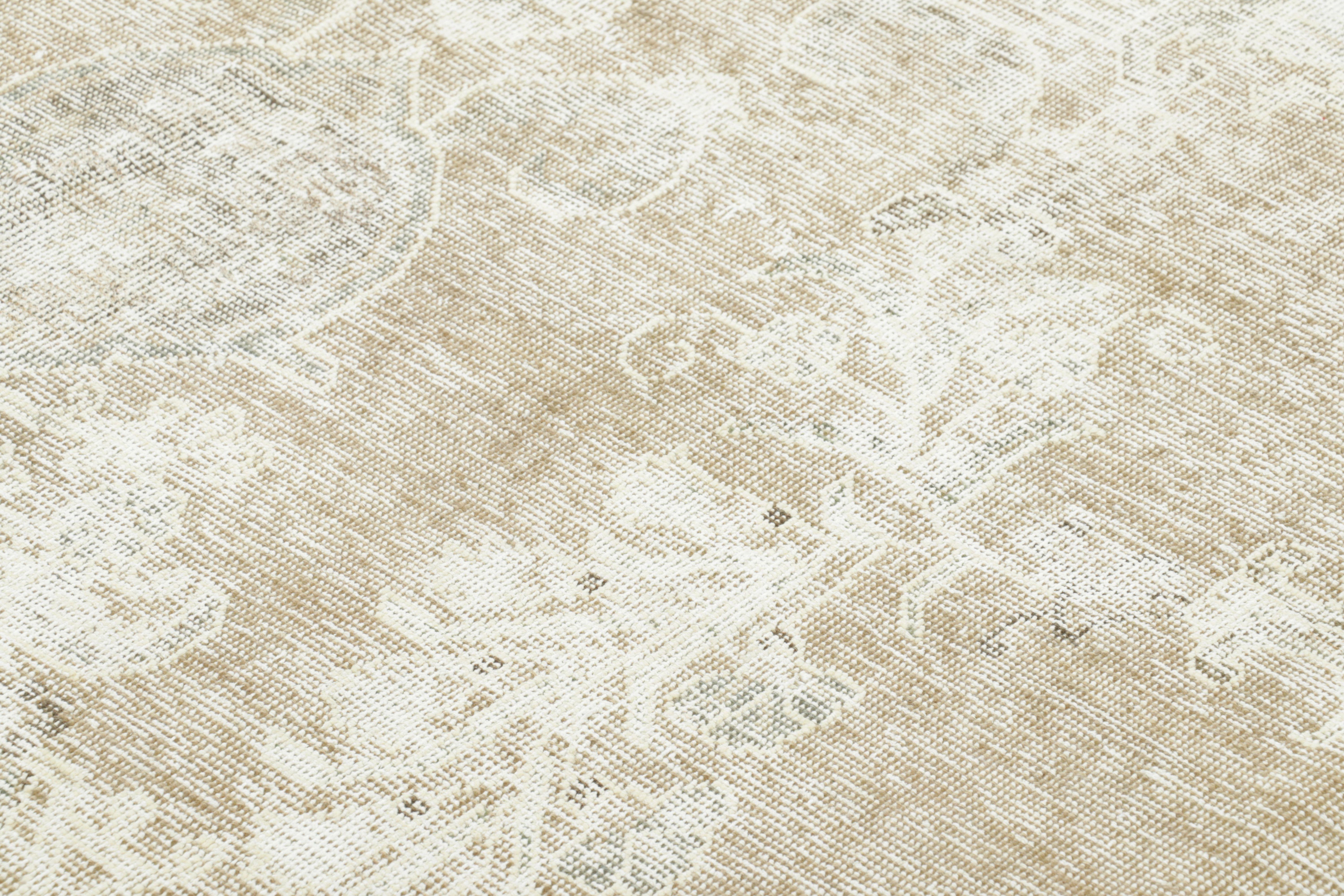 Fin du 20e siècle Tapis persan vintage Tabriz, médaillon fantôme en crème et taupe - Rug & Kilim en vente