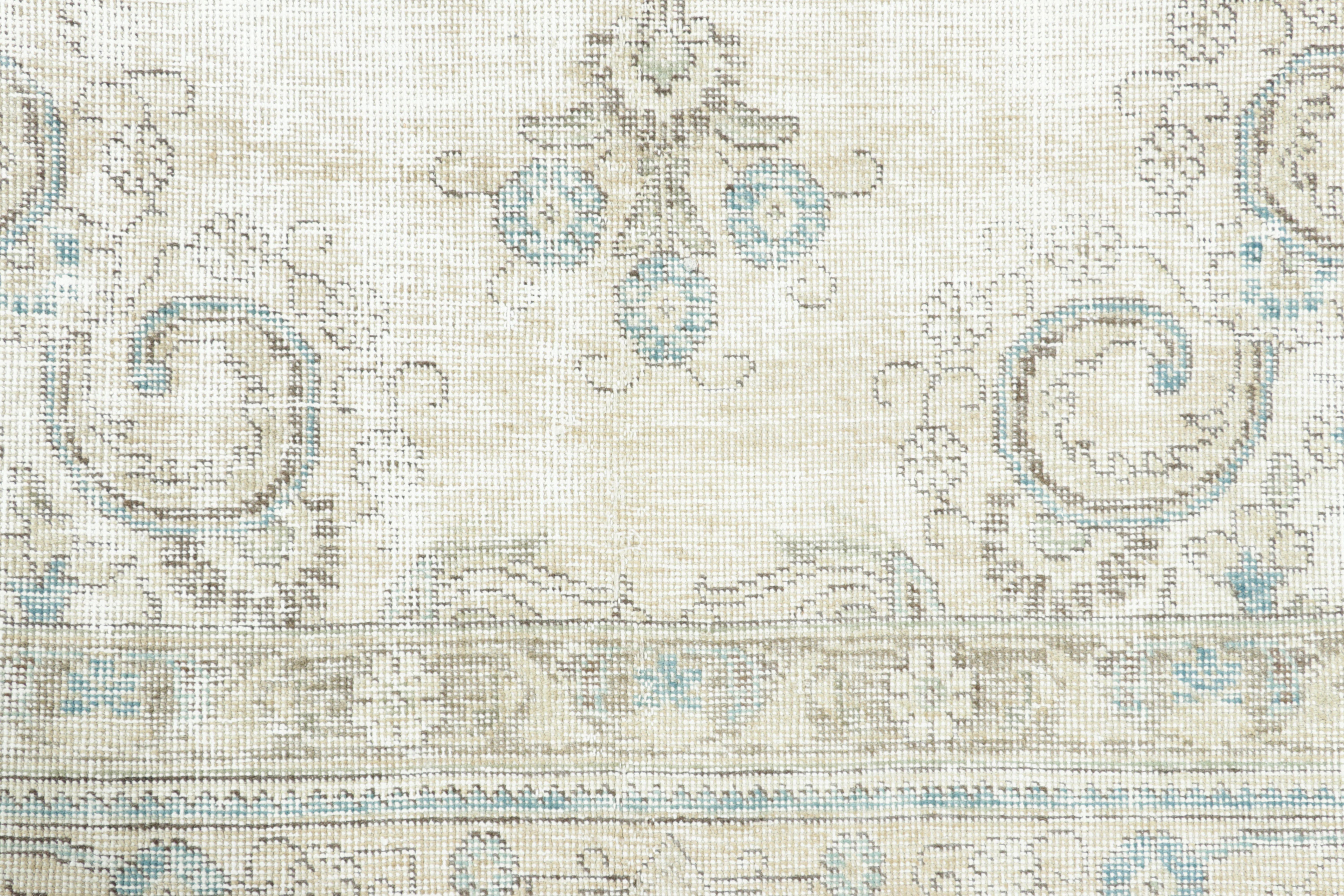 Alfombra Persa Tabriz Vintage, Medallón Fantasma en Marfil y Azul Cielo - Rug & Kilim Anudado a mano en venta