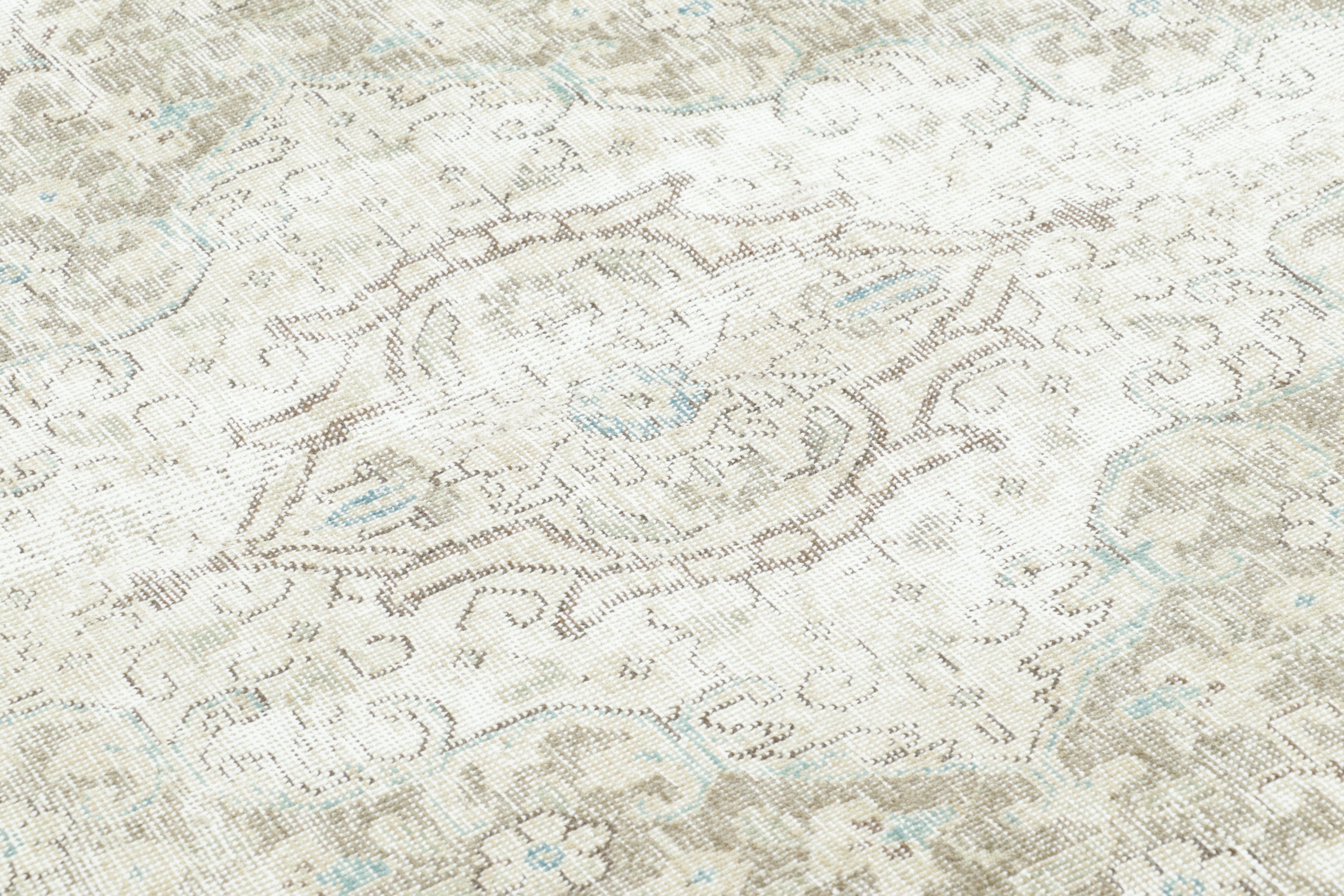 Alfombra Persa Tabriz Vintage, Medallón Fantasma en Marfil y Azul Cielo - Rug & Kilim en Bueno estado para la venta en Long Island City, NY