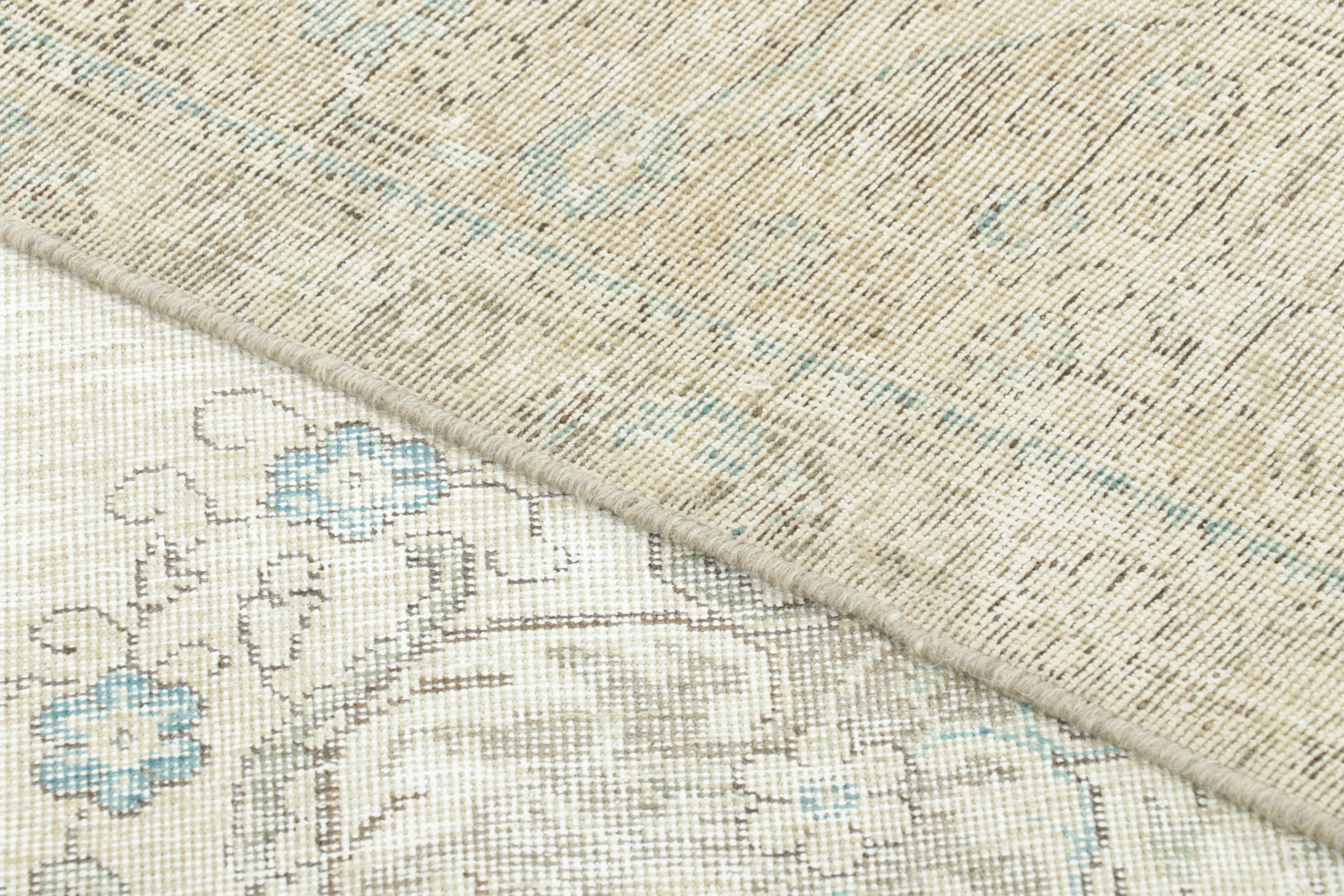 Alfombra Persa Tabriz Vintage, Medallón Fantasma en Marfil y Azul Cielo - Rug & Kilim en venta 1