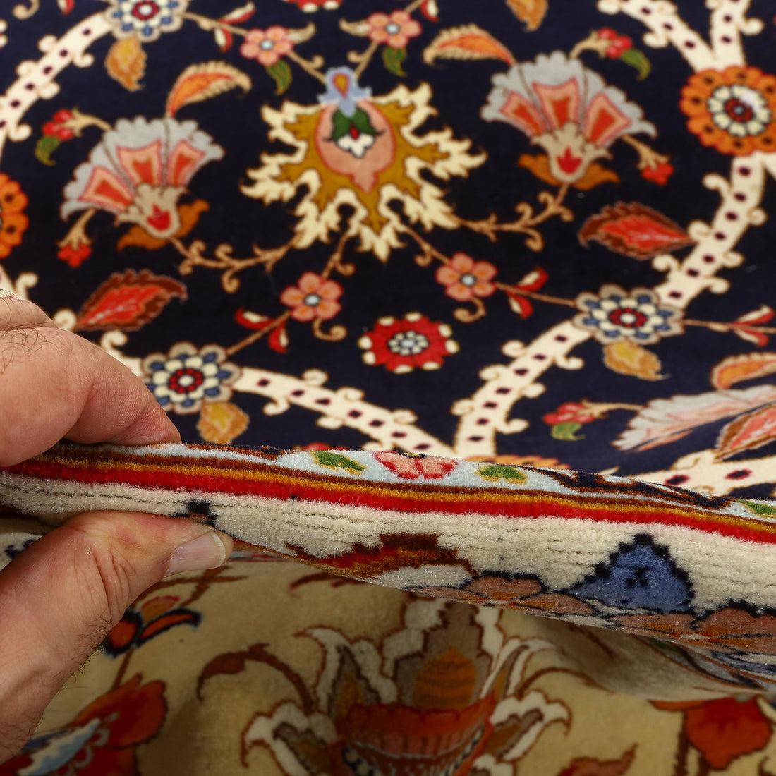 Tappeto Tabriz vintage in kork e cotone 13' X 9'11

Key Detail:
Pile: kork (lana di agnello)
Fondazione: Cotone
Origine: Tabriz HEYDARZADEH
Design: Allover
Età approssimativa: 45 anni
Qualità (KPI): 500
Condizioni: Buono
Dimensioni: 13' x