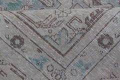 Tappeto persiano Tabriz vintage nei toni dell'azzurro e della terra di Keivan Woven Arts