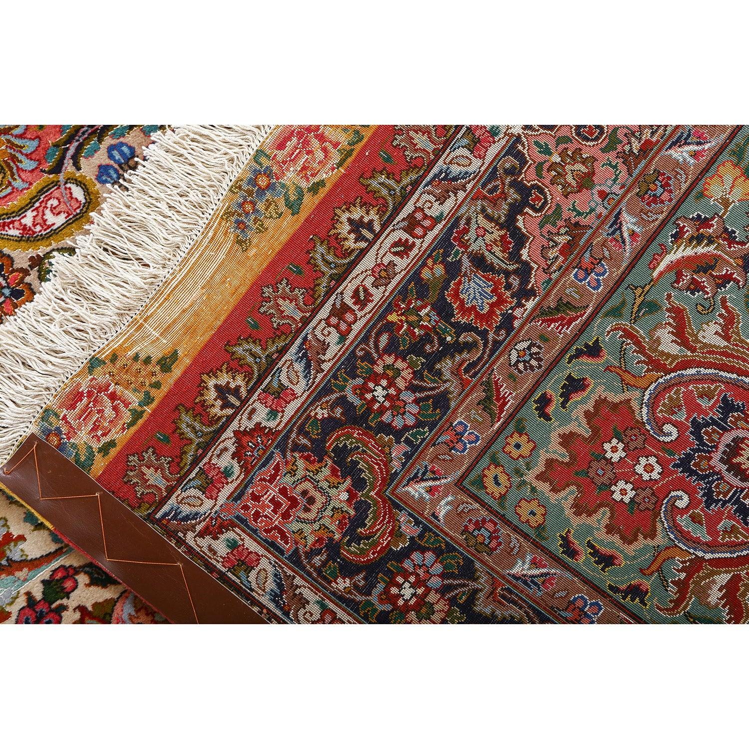 Tappeto Tabriz vintage in lana e seta 14'6 X 13'8

Key Detail:
Pile: Lana
Fondazione: Seta
Origine:Tabriz
Design: Medaglione centrale
Età approssimativa: 55 anni
Qualità (KPI): 625
Condizioni: Buono
Dimensioni: 14'6 x 13'8
Numero di inventario: