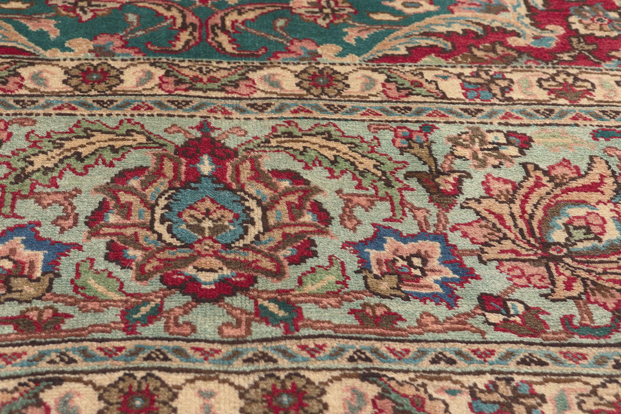 Persischer Täbris-Teppich im Vintage-Stil, Regal Charm Meets Elegant Sophistication im Zustand „Gut“ im Angebot in Dallas, TX
