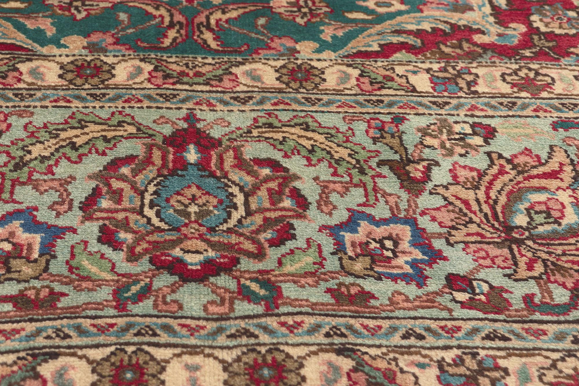 Tapis persan Tabriz, breloque royale rencontre une sophistication élégante Bon état - En vente à Dallas, TX