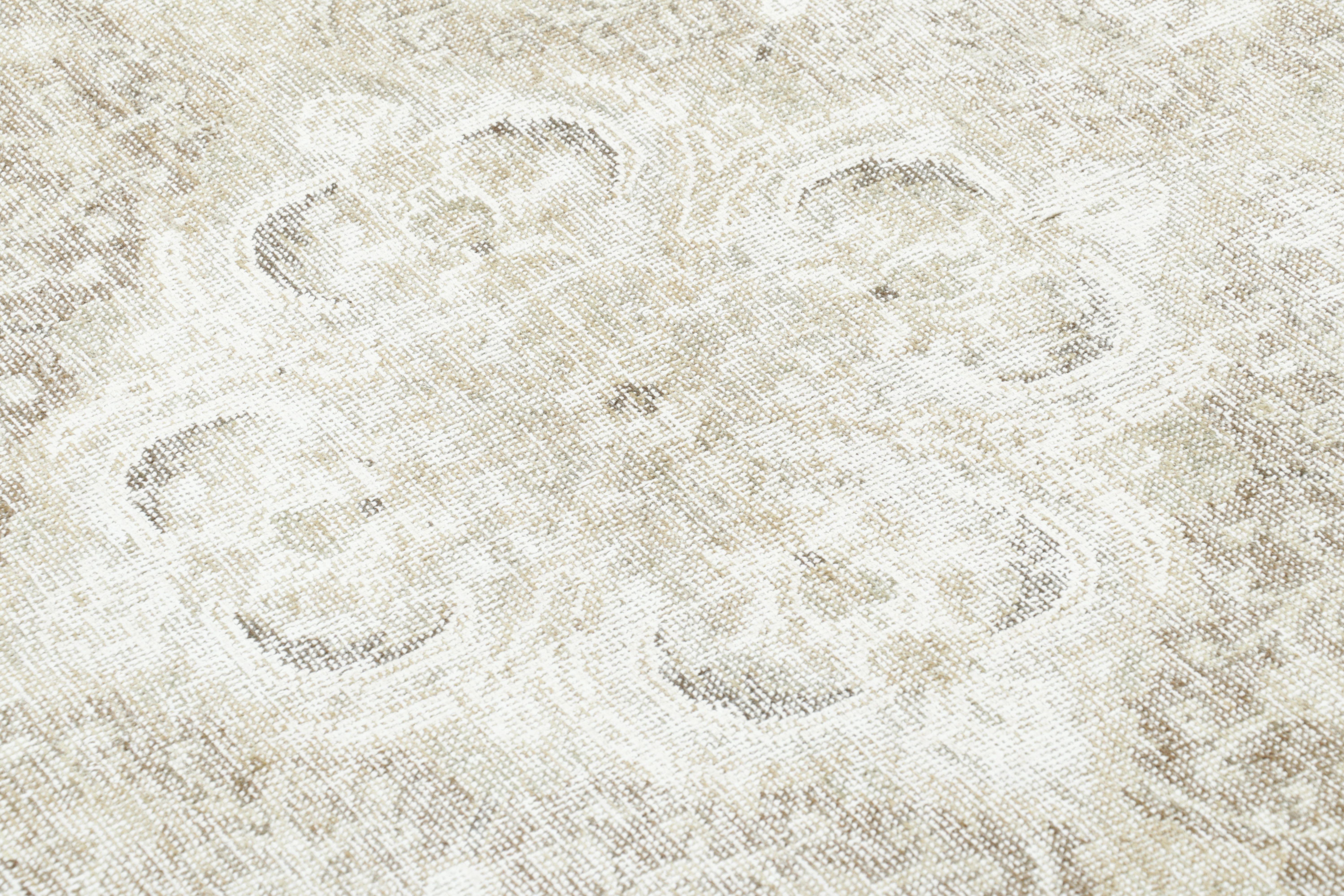 Perse Vintage Persian Tabriz Rug, Sculptured Medallion in Ivory & Cool Gray Rug & Kilim en vente