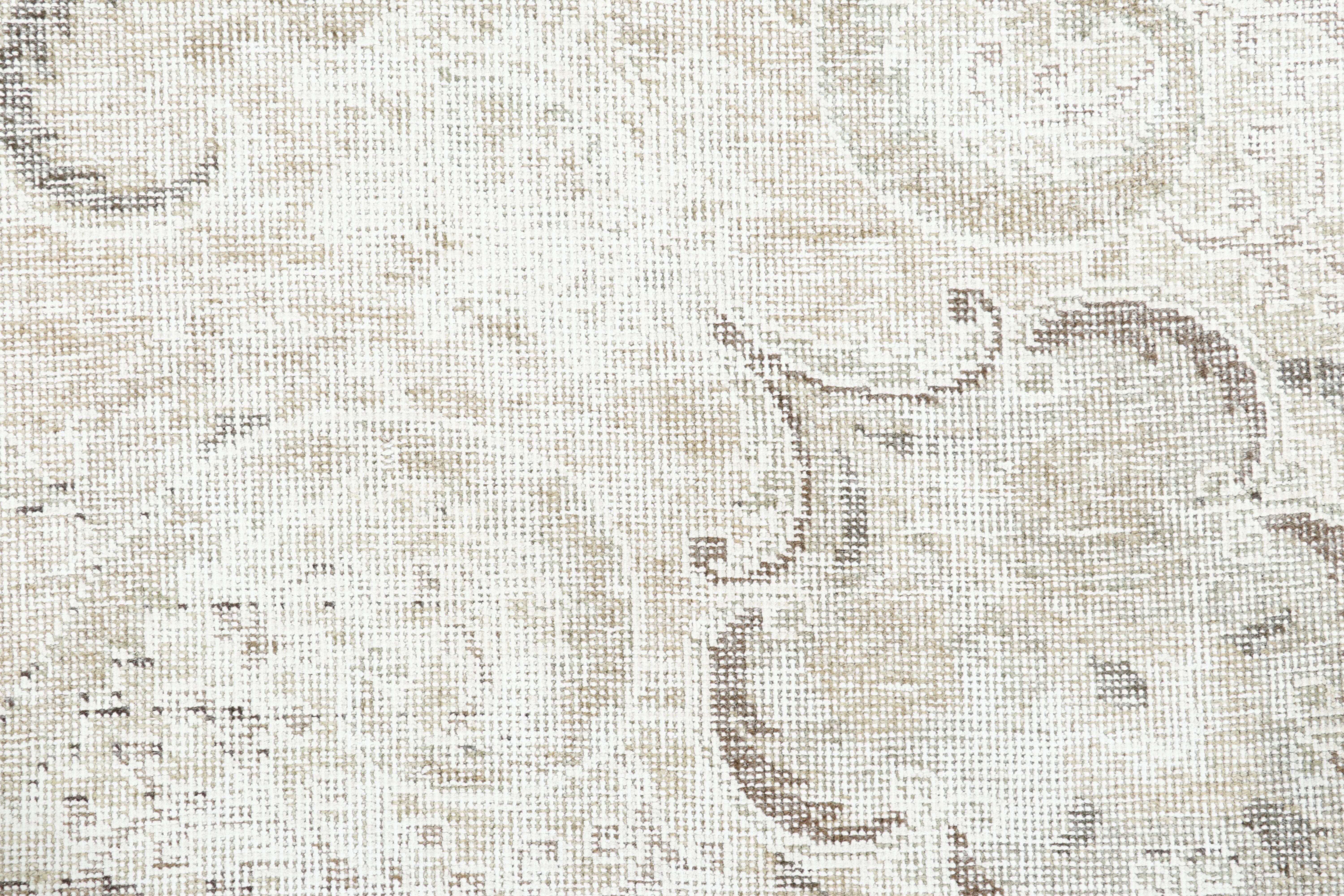 Noué à la main Vintage Persian Tabriz Rug, Sculptured Medallion in Ivory & Cool Gray Rug & Kilim en vente