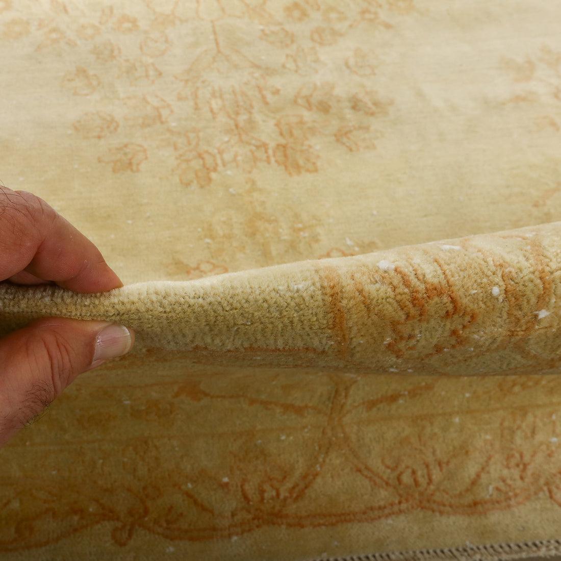 Tappeto Tabriz vintage in lana e cotone 11'9 X 8'11

Key Detail:
Pile: Lana
Fondazione: Cotone
Origine: Tabriz
Design/One: MEDAGLIONE CENTRALE
Età approssimativa: 70 ANNI
Qualità (KPI): 400
Condizioni: Buono
Dimensioni: 11'9 x 8'11
Numero di