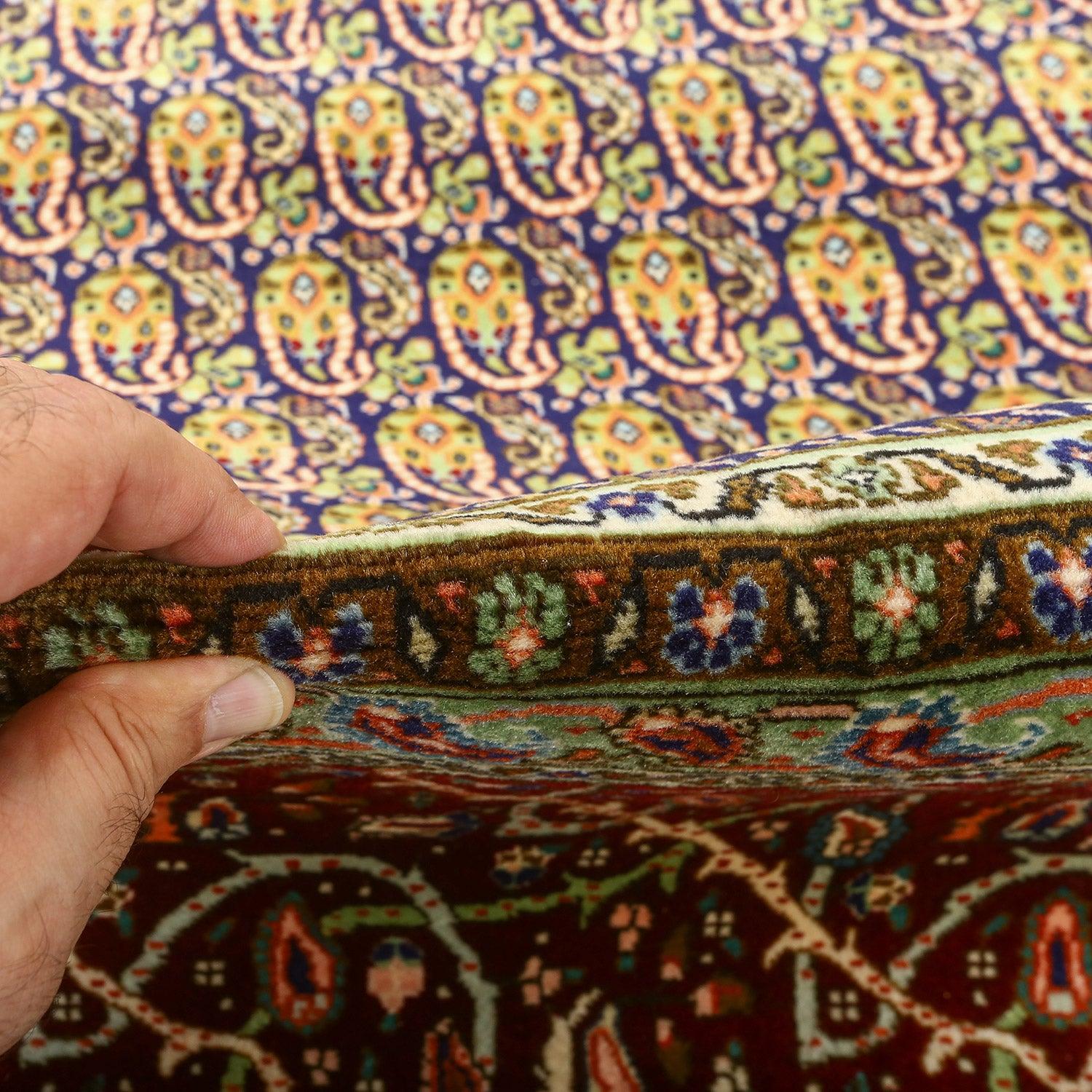 Tappeto Tabriz vintage in lana e cotone 12'7 X 9'7

Key Detail:
Pile: Lana
Fondazione: Cotone
Origine: Tabriz
Design/One: All Over Boteh
Età approssimativa: 60 anni
Qualità (KPI): 500
Condizioni: Buono
Dimensioni: 12'7 x 9'7
Numero di inventario: