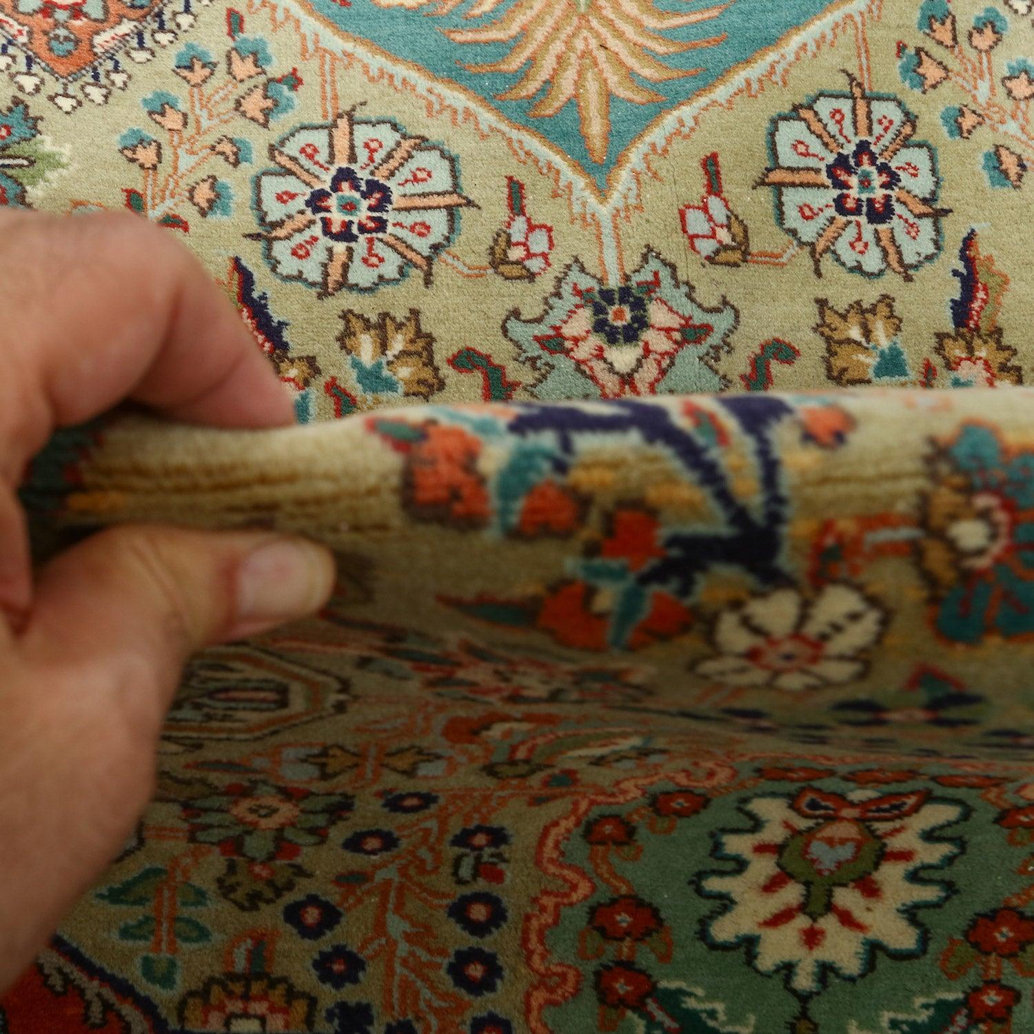Tappeto Tabriz vintage in lana e cotone 12'9 X 9'9

Key Detail:
Pile: Lana
Fondazione: Cotone
Origine: Tabriz
Design/One: JOSHAGHAN
Età approssimativa: 60 ANNI
Qualità (KPI): 450
Condizioni: Buono
Dimensioni: 12'9 x 9'9
Numero di inventario:
