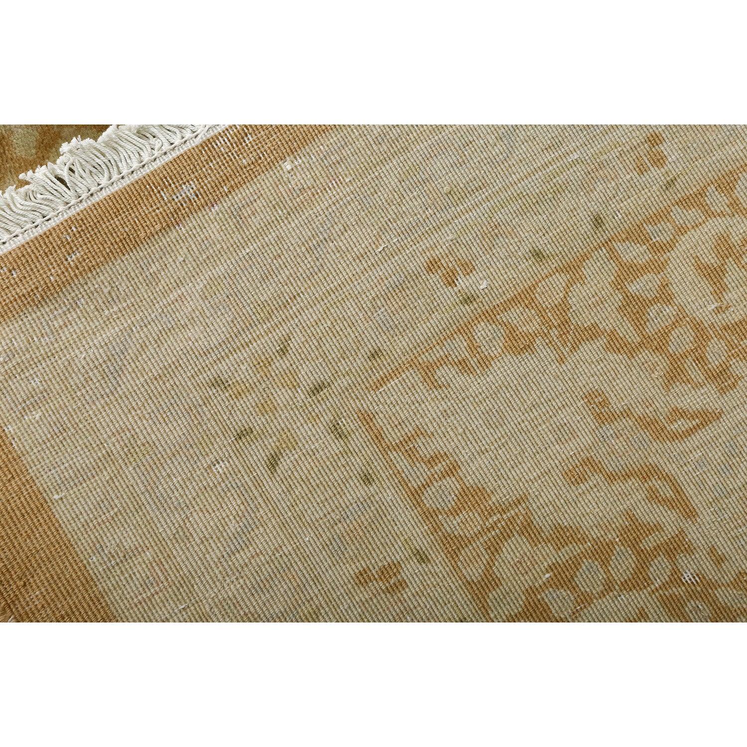 Tappeto Tabriz vintage in kork e cotone 13' X 9'11

Key Detail:
Pile: Kork (LANA BABY LAMB)
Fondazione: Cotone
Origine: Tabriz
Design/One: MEDAGLIONE CENTRALE
Età approssimativa: 65 ANNI
Qualità (KPI): 500
Condizioni: Buono
Dimensioni: 13' x