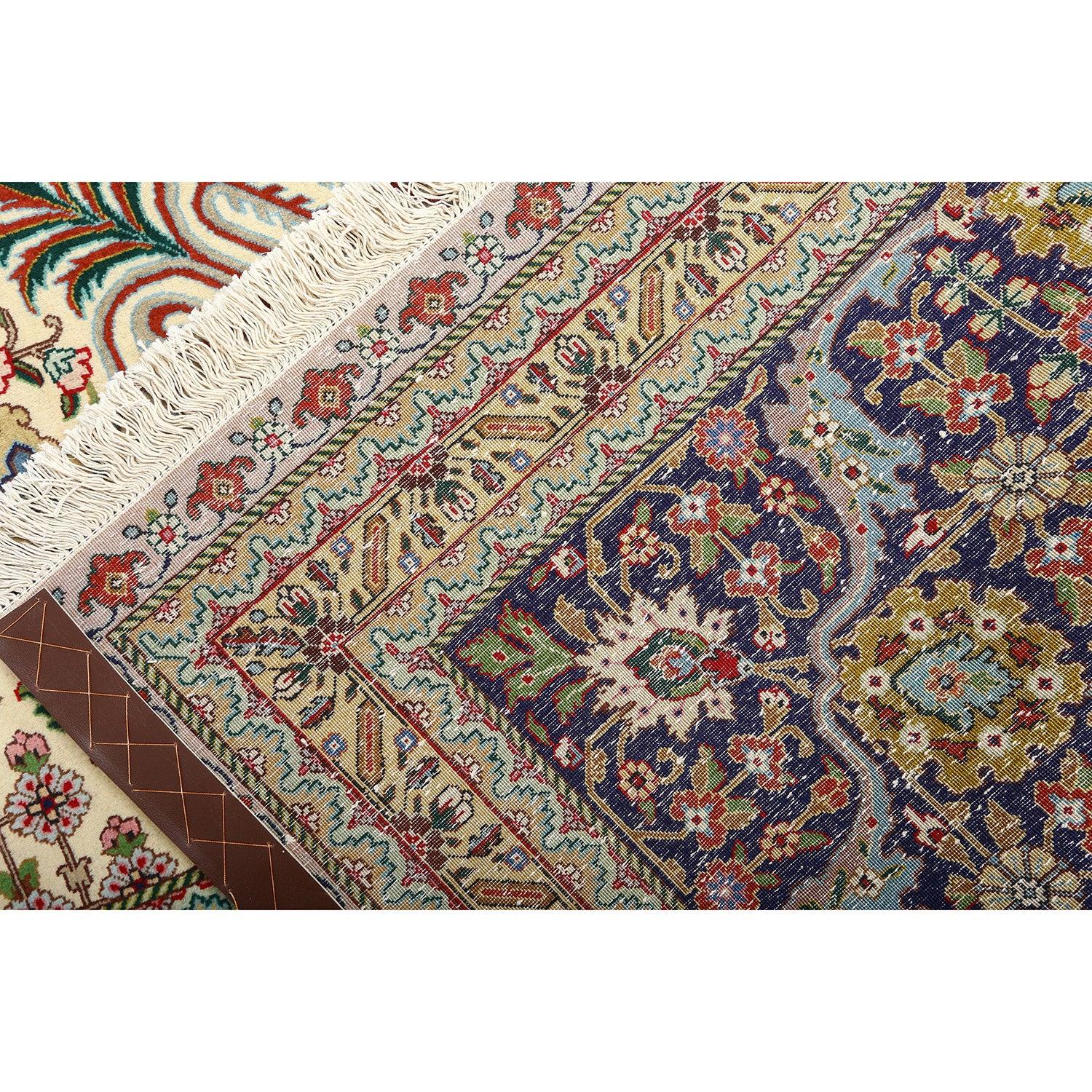 Tappeto Tabriz vintage in kork e cotone 16' X 11'6

Key Detail:
Pile: Kork (lana di agnello)
Fondazione: Cotone
Origine: Tabriz
Design: Medaglione centrale
Età approssimativa: 65 anni
Qualità (KPI): 500
Condizioni: Buono
Dimensioni: 16' x