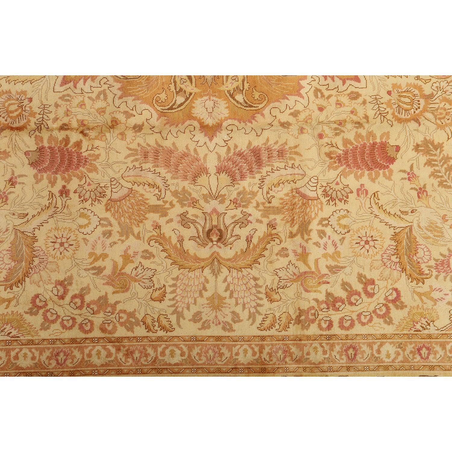 Tappeto Tabriz vintage in lana e cotone 3'2 X 9'11

Key Detail:
Pile: Lana
Fondazione: Cotone
Origine: Tabriz
Design/One: MEDAGLIONE CENTRALE
Età approssimativa: 60 ANNI
Qualità (KPI): 400
Condizioni: Buono
Dimensioni: 13'2 x 9'11
Numero di