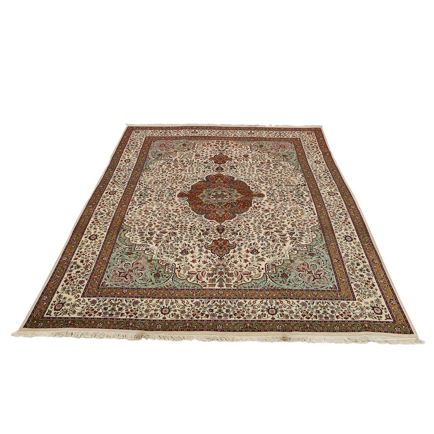 Tappeto Tabriz vintage in lana e cotone 9'10 X 6'9

Key Detail:
Pile: Lana
Fondazione: Cotone
Origine: Tabriz
Design: Medaglione centrale
Età approssimativa: 60 anni
Qualità (KPI): 265
Condizioni: Molto buono
Dimensioni: 9'10 x 6'9
Numero di