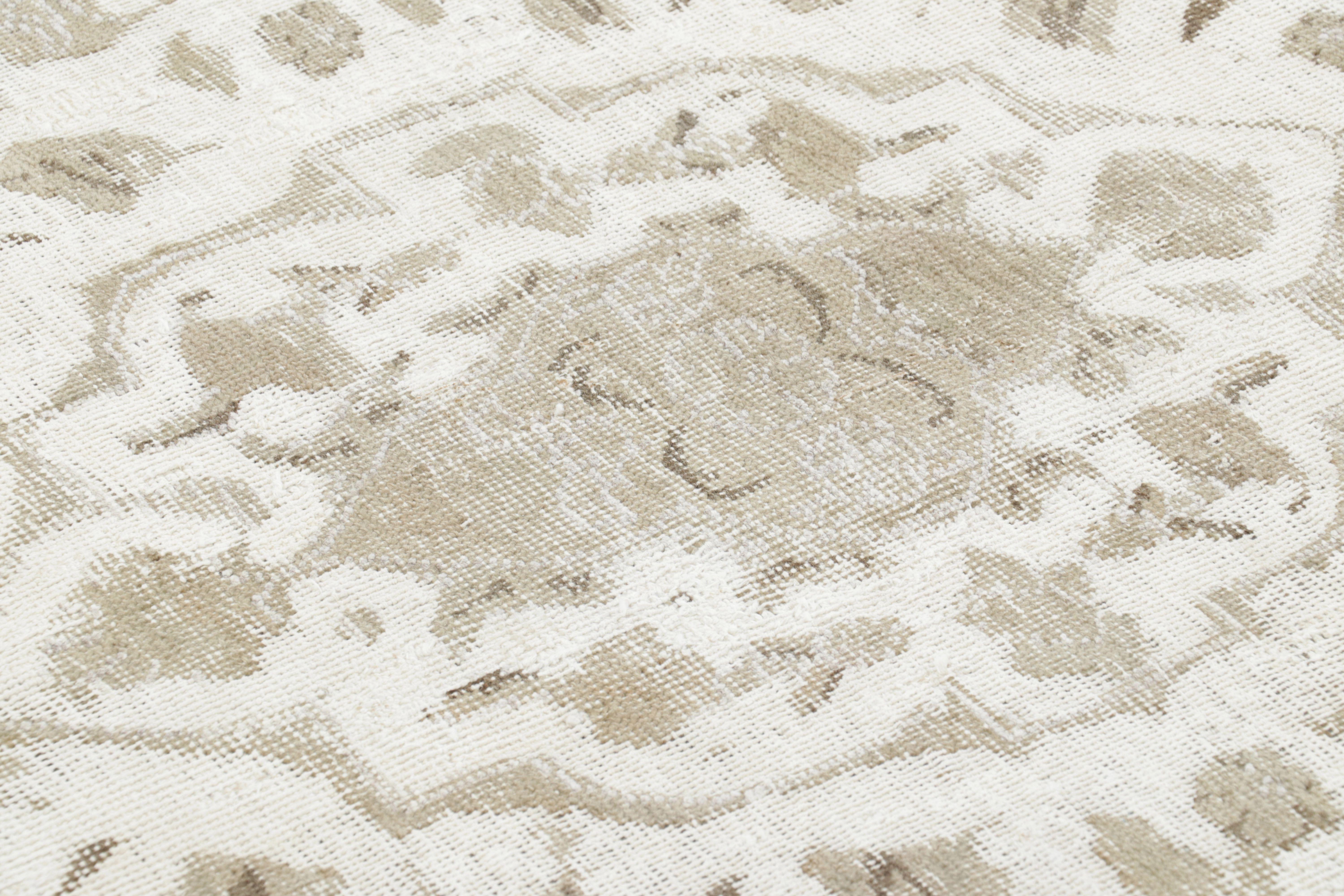 Perse Tapis persan vintage Tabriz, médaillon tonal en crème et taupe - Rug & Kilim en vente