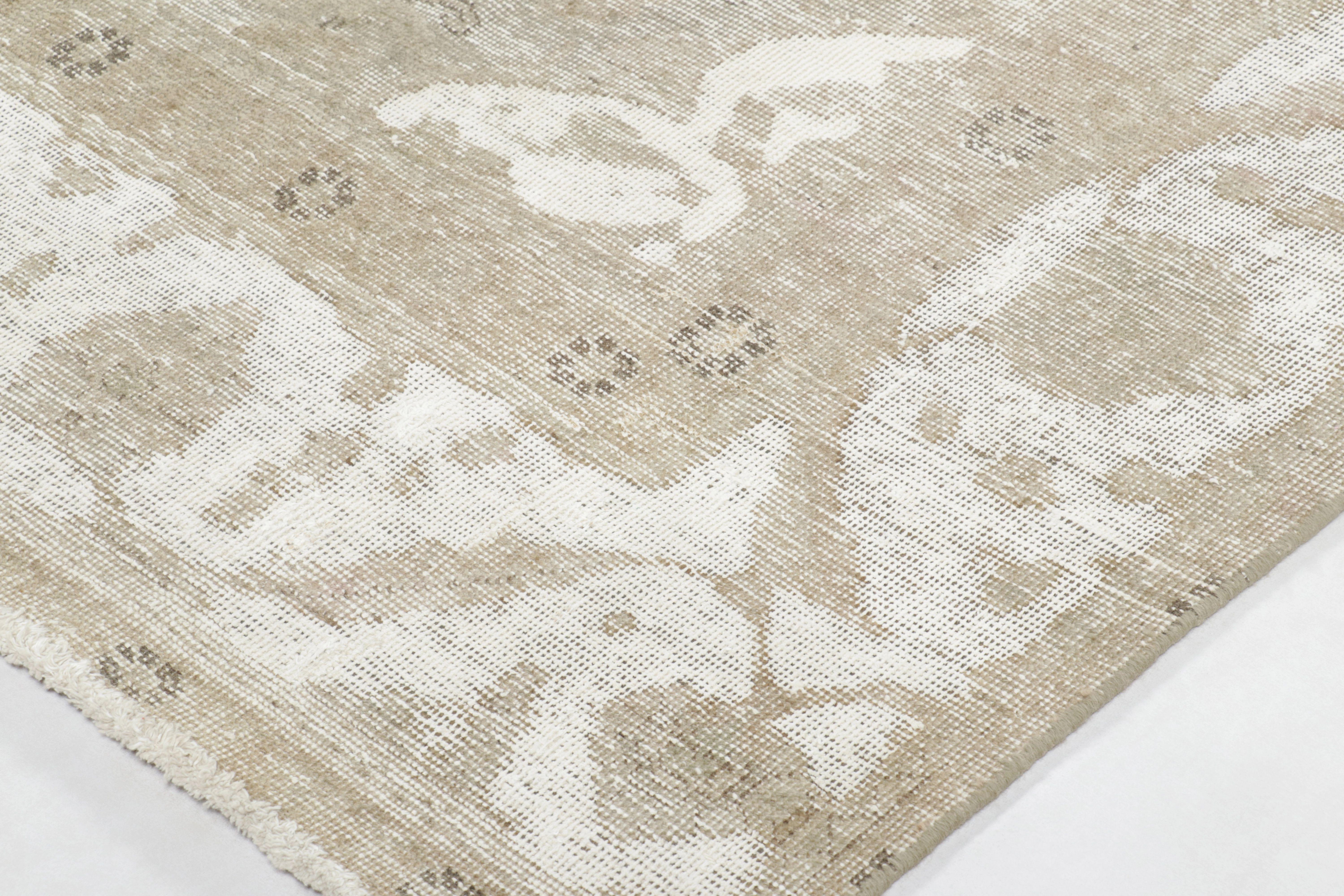 Tapis persan vintage Tabriz, médaillon tonal en crème et taupe - Rug & Kilim Bon état - En vente à Long Island City, NY