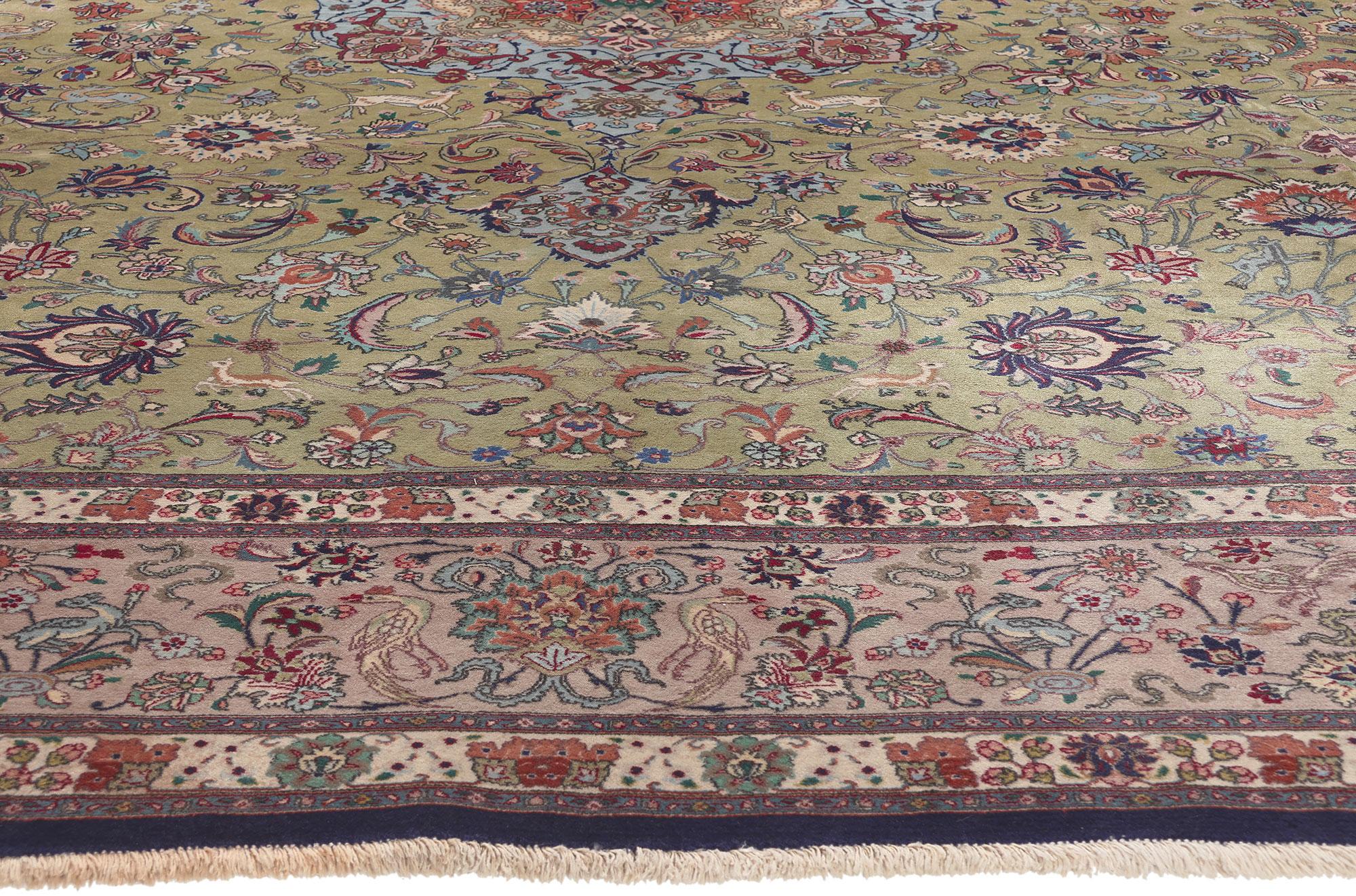 Vintage Persian Tabriz Rug, Traditional Style Meets Timeless Appeal In Good Condition For Sale In Dallas, TX