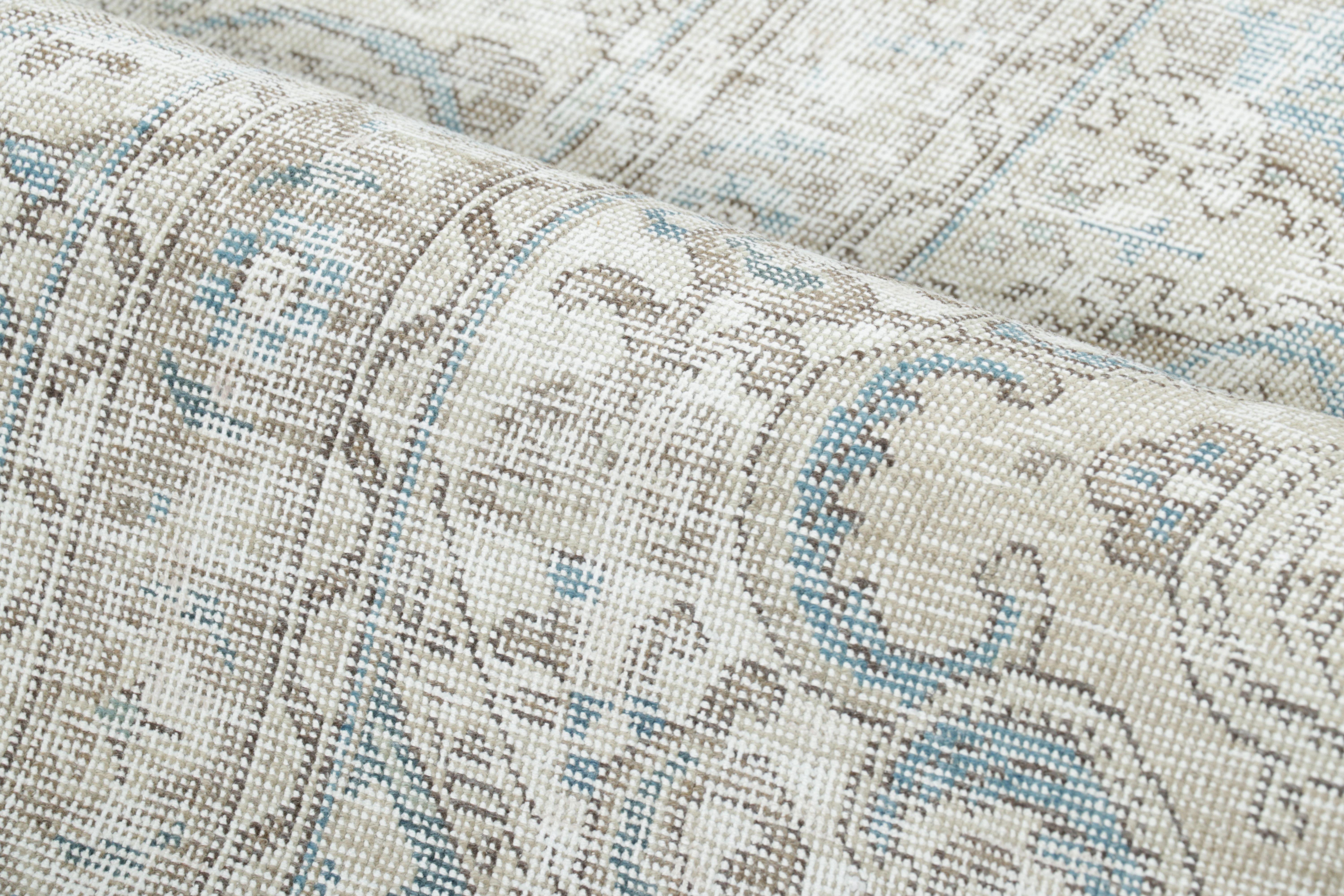 Persiano Tappeto persiano Tabriz d'epoca, lavato con fiori color crema e grigio - Rug & Kilim in vendita