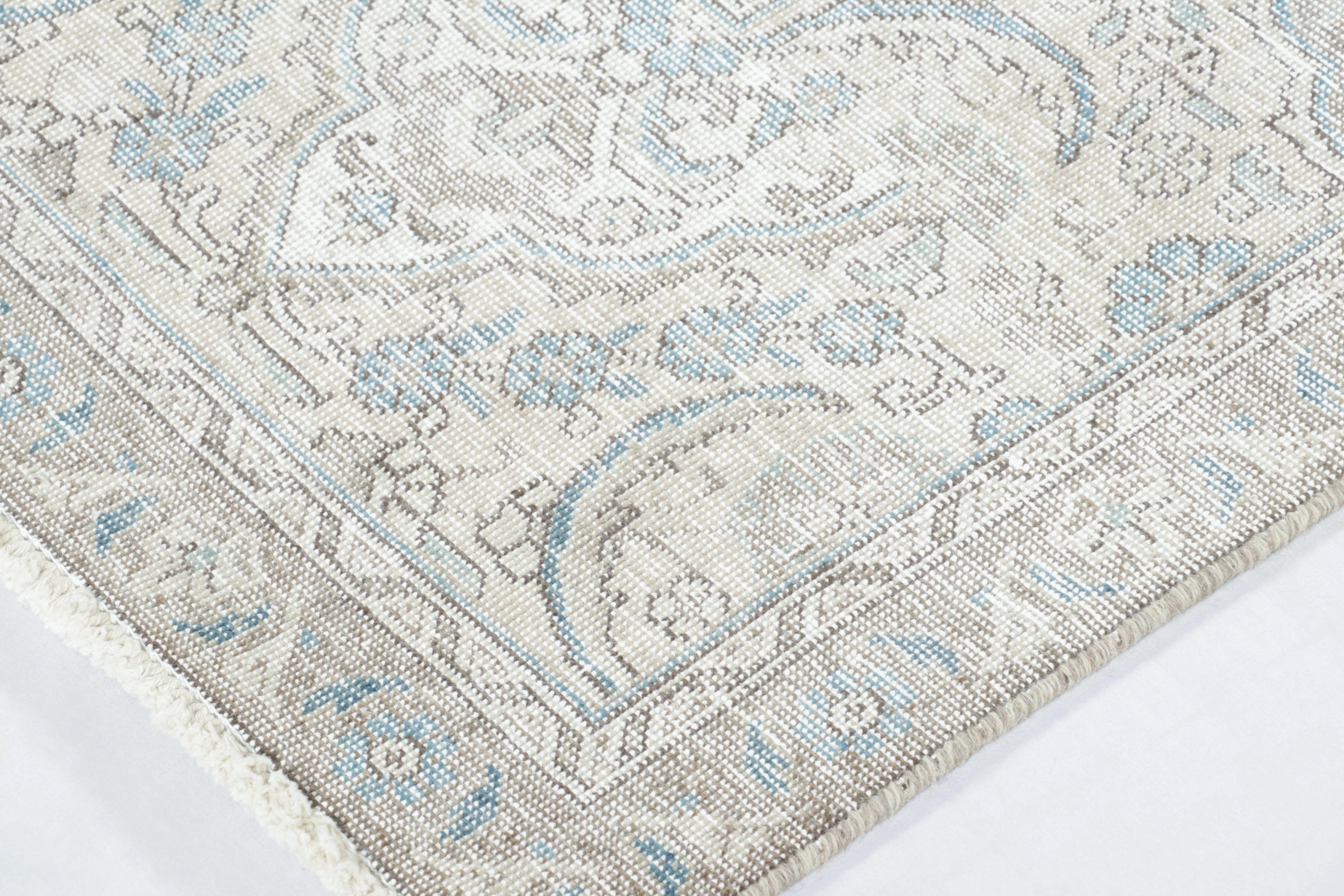 Tappeto persiano Tabriz d'epoca, lavato con fiori color crema e grigio - Rug & Kilim In condizioni buone in vendita a Long Island City, NY