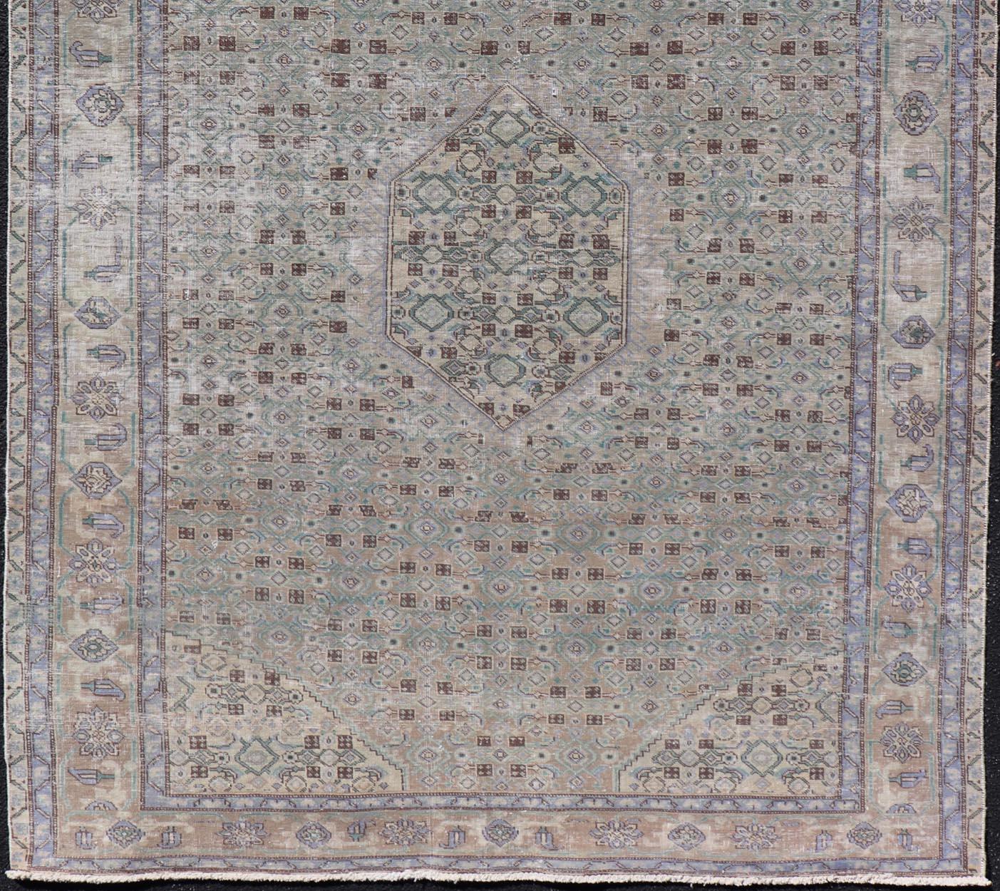 Tappeto persiano vintage Tabriz con medaglione floreale nei toni della terra e del marrone in vendita 4