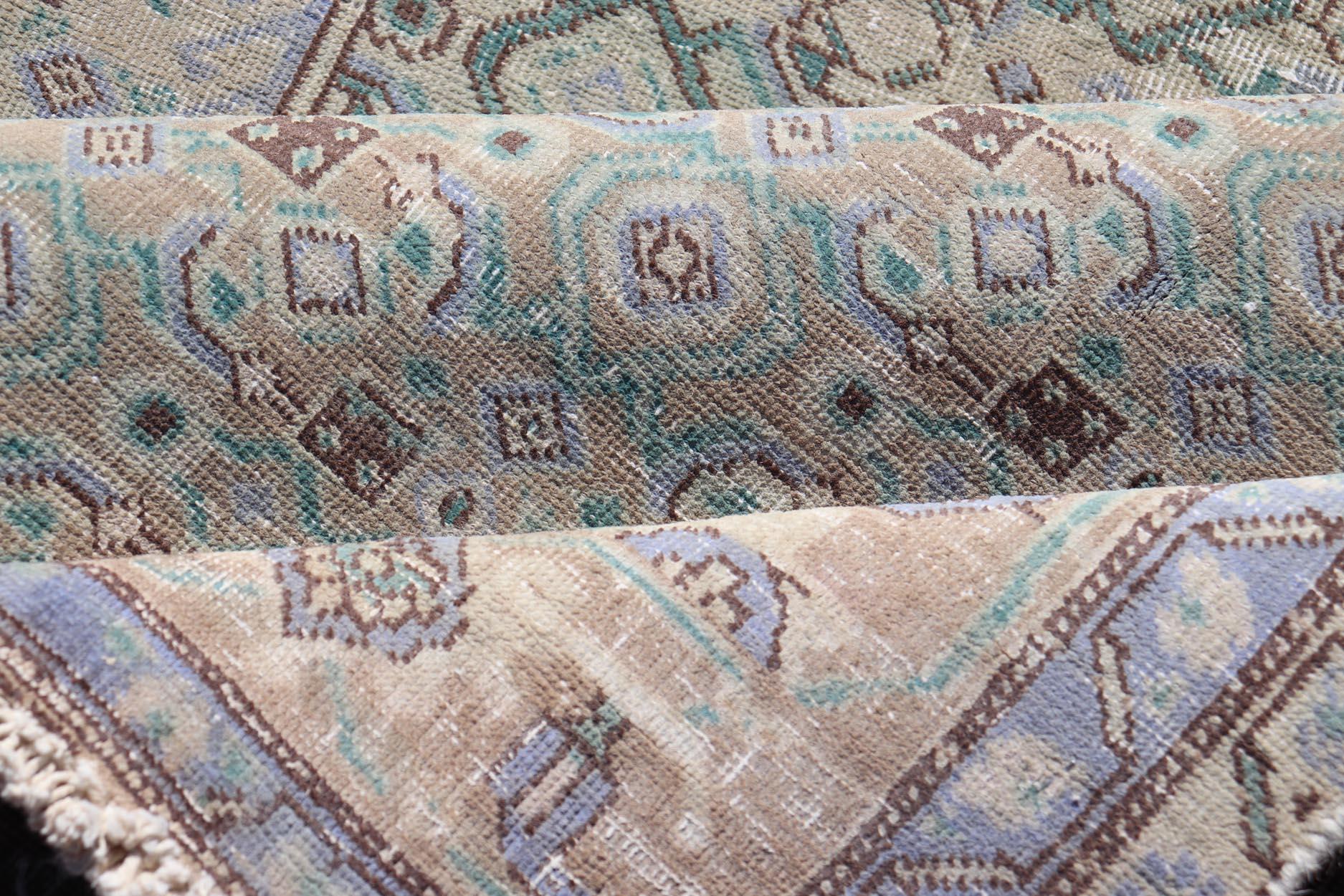 Tappeto persiano vintage Tabriz con medaglione floreale nei toni della terra e del marrone in vendita 5