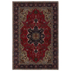 Persischer Täbris-Teppich im Vintage-Stil mit rot-blauen Mustern von Rug & Kilim