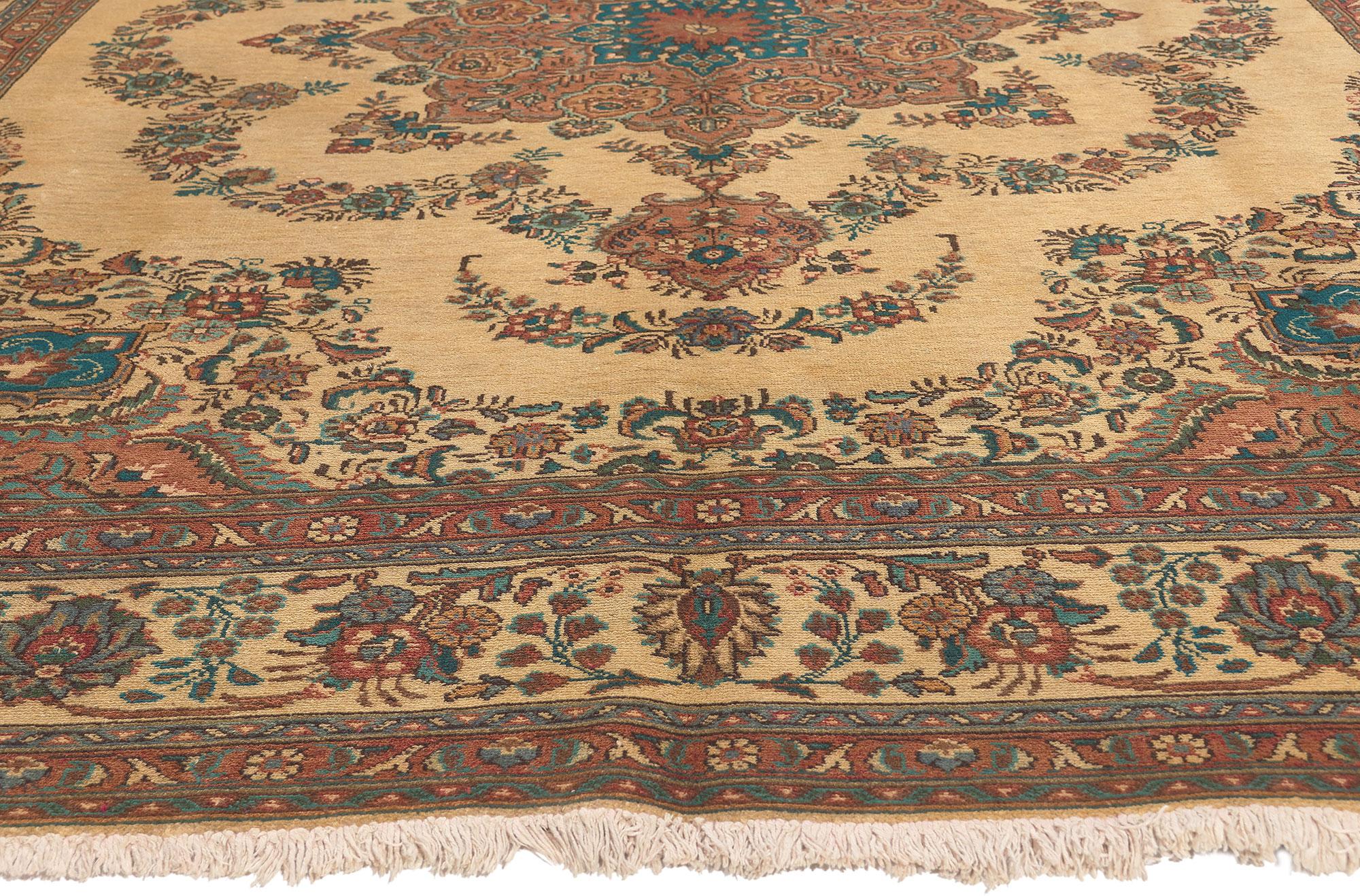 Perse Tapis persan vintage de Tabriz avec style toscan romantique en vente