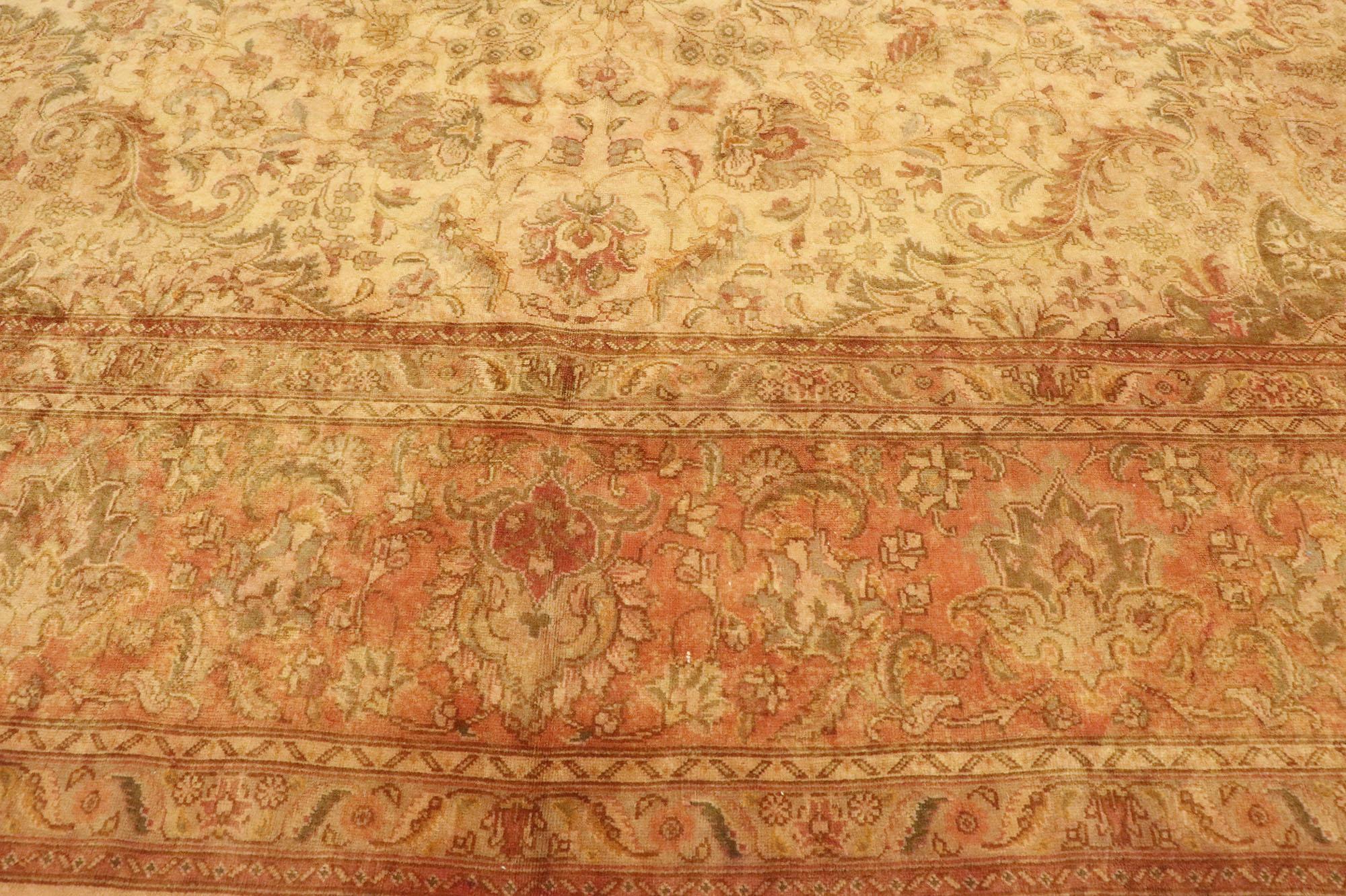 Annodato a mano Tappeto persiano vintage Tabriz con stile rustico mediterraneo toscano in vendita