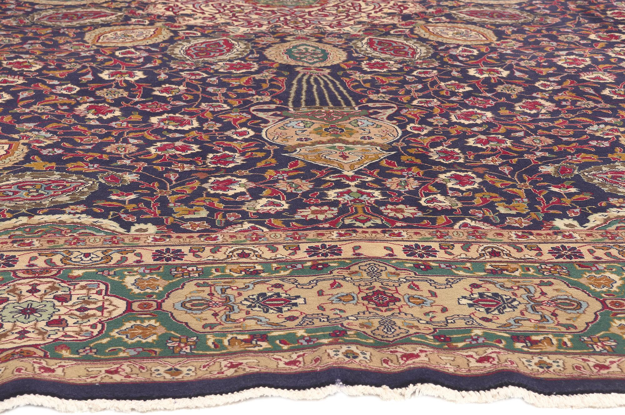 Alfombra Persa Tabriz Vintage, la elegancia atemporal se une a la riqueza histórica en Bueno estado para la venta en Dallas, TX