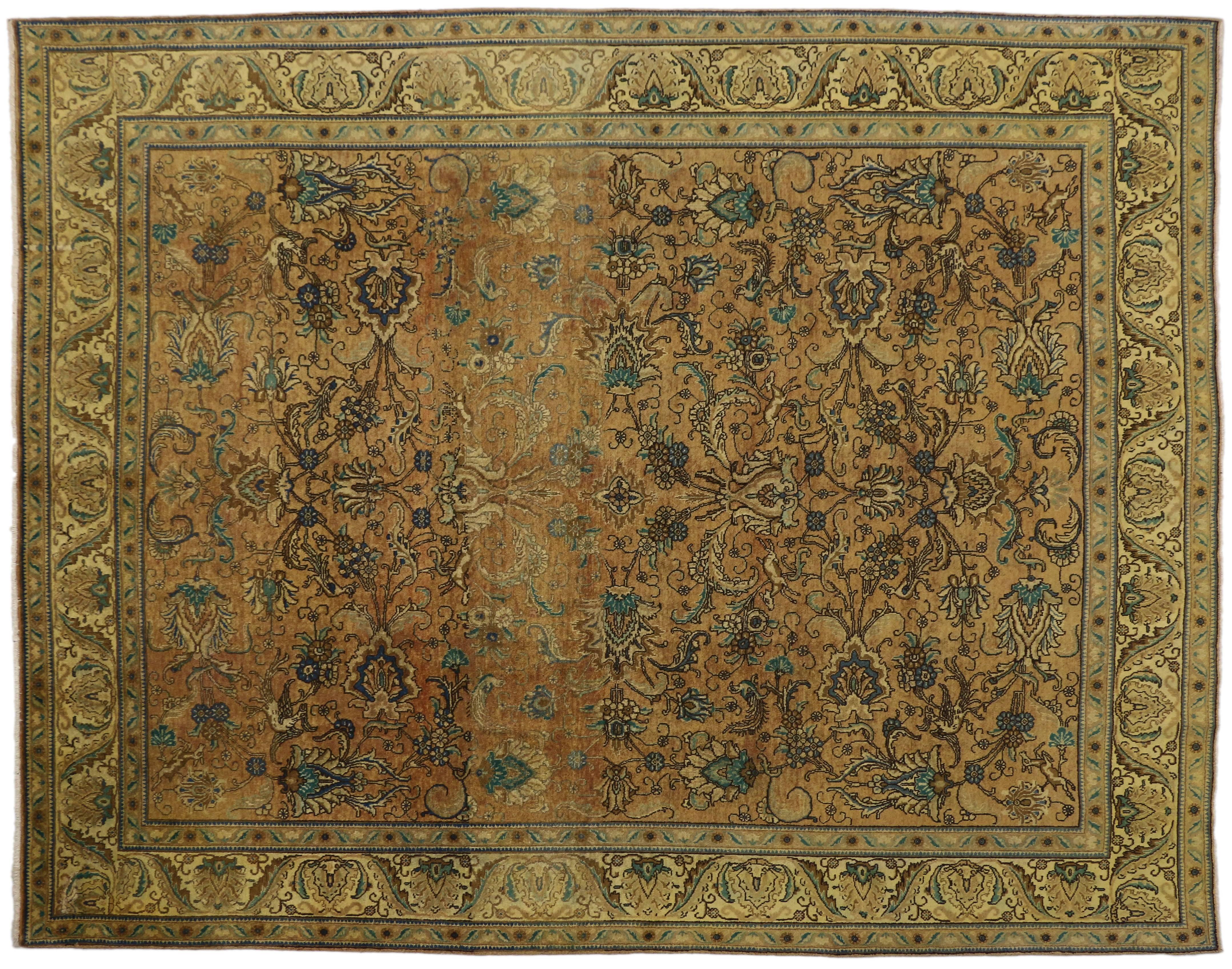 Vintage Persian Tabriz Rug with Traditional Style In Good Condition For Sale In Dallas, TX