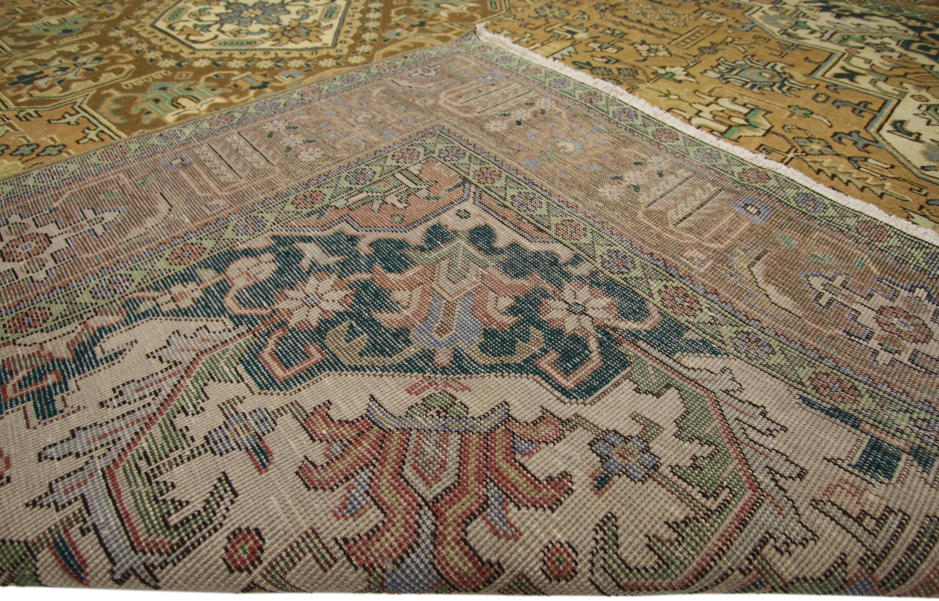 Vintage Persian Tabriz Rug with Traditional Style In Good Condition For Sale In Dallas, TX