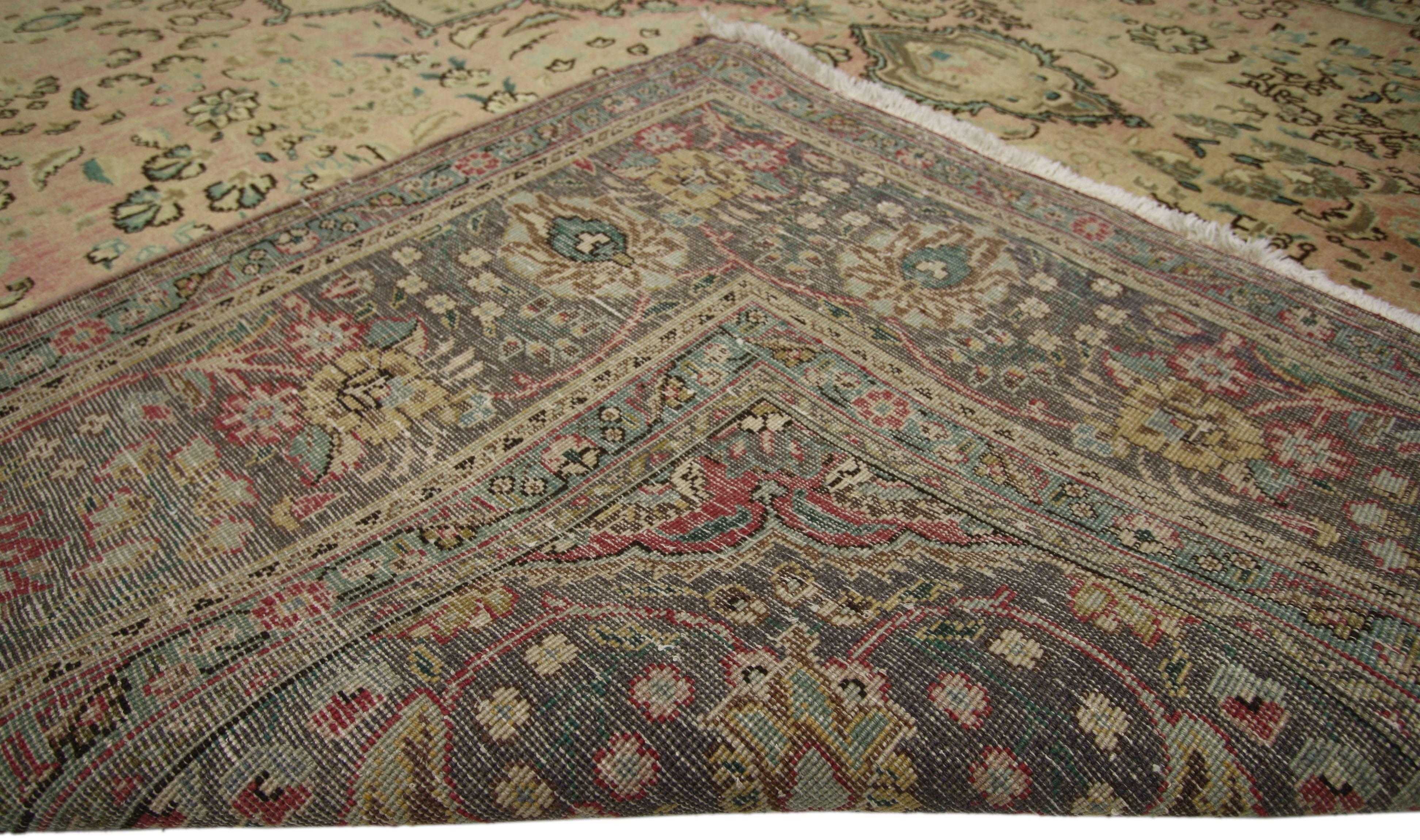 Vintage Persian Tabriz Rug with Traditional Style In Good Condition For Sale In Dallas, TX