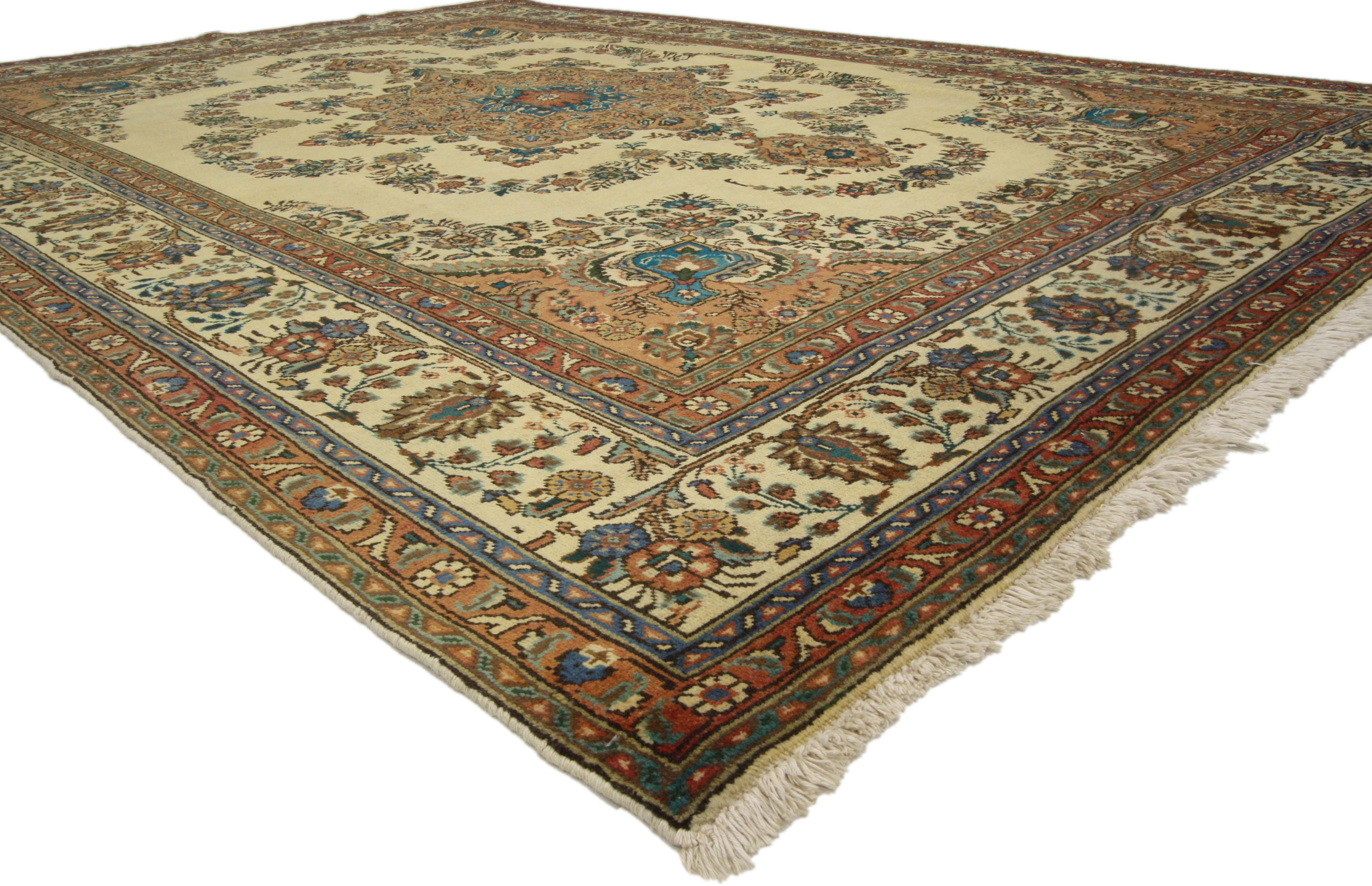 Persischer Täbriz-Teppich im traditionellen Stil (Tabriz) im Angebot