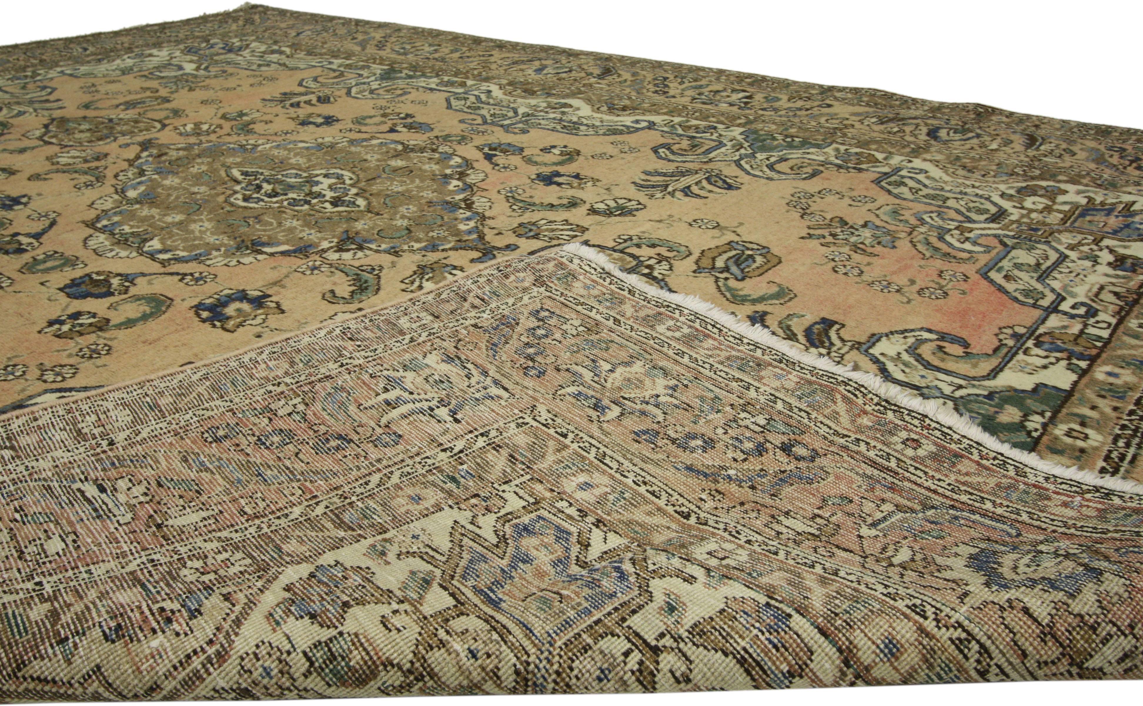 Vintage Persian Tabriz Rug with Traditional Style In Good Condition In Dallas, TX