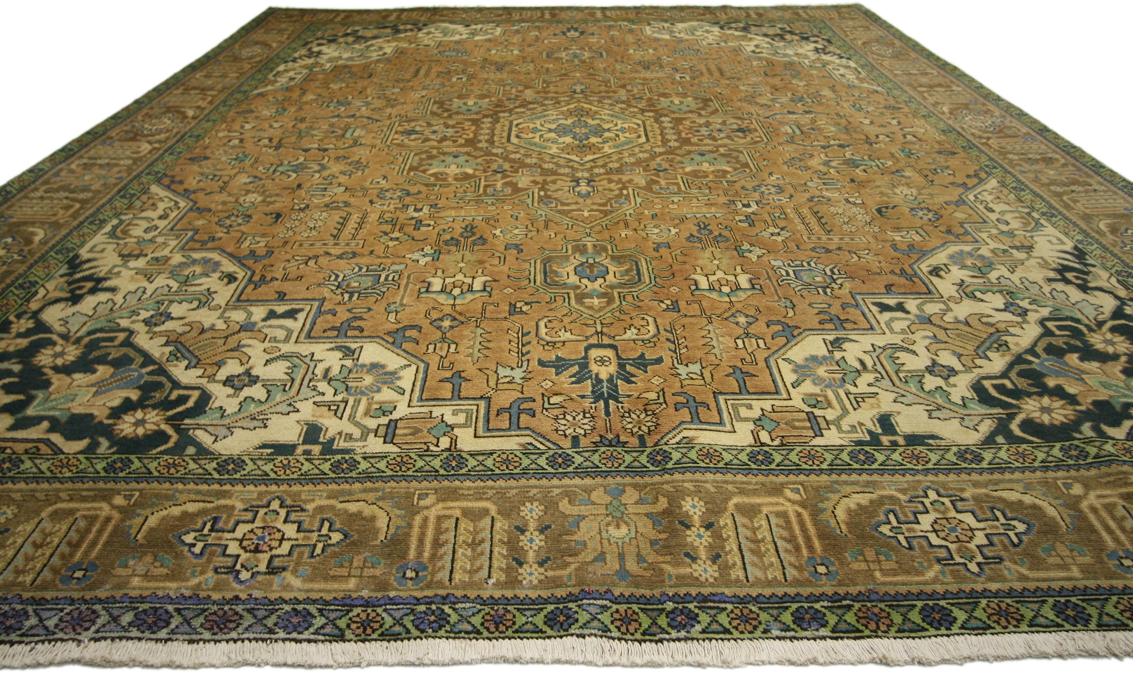 Persischer Täbriz-Teppich im traditionellen Stil, Vintage im Zustand „Gut“ im Angebot in Dallas, TX