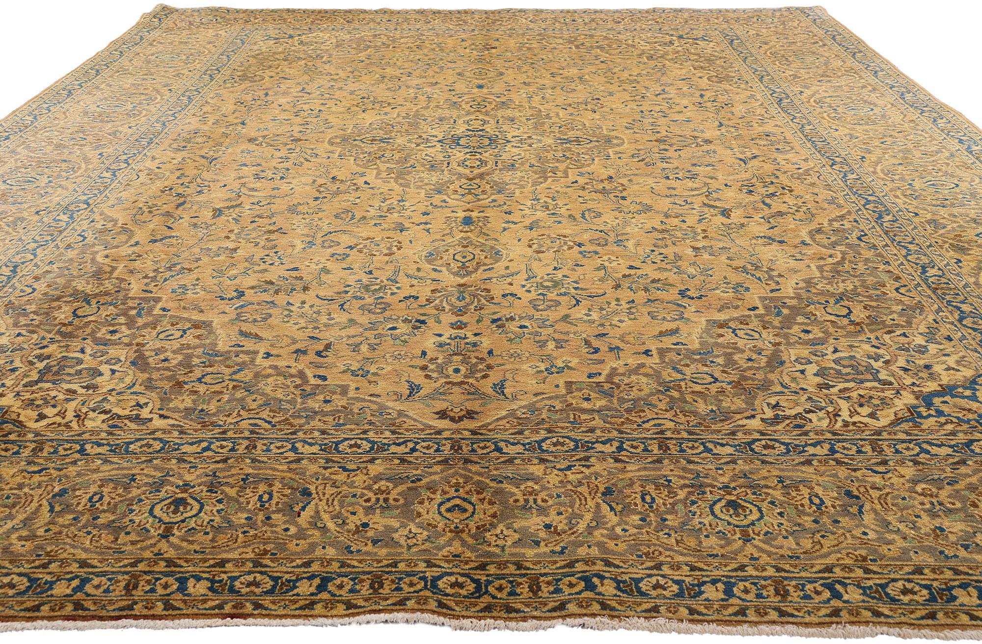 Annodato a mano Tappeto persiano Tabriz vintage con stile tradizionale in vendita