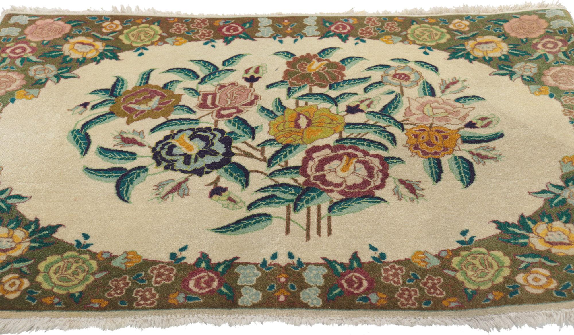 Lana 1950's Persian Tabriz Rug with Traditional Style in vendita