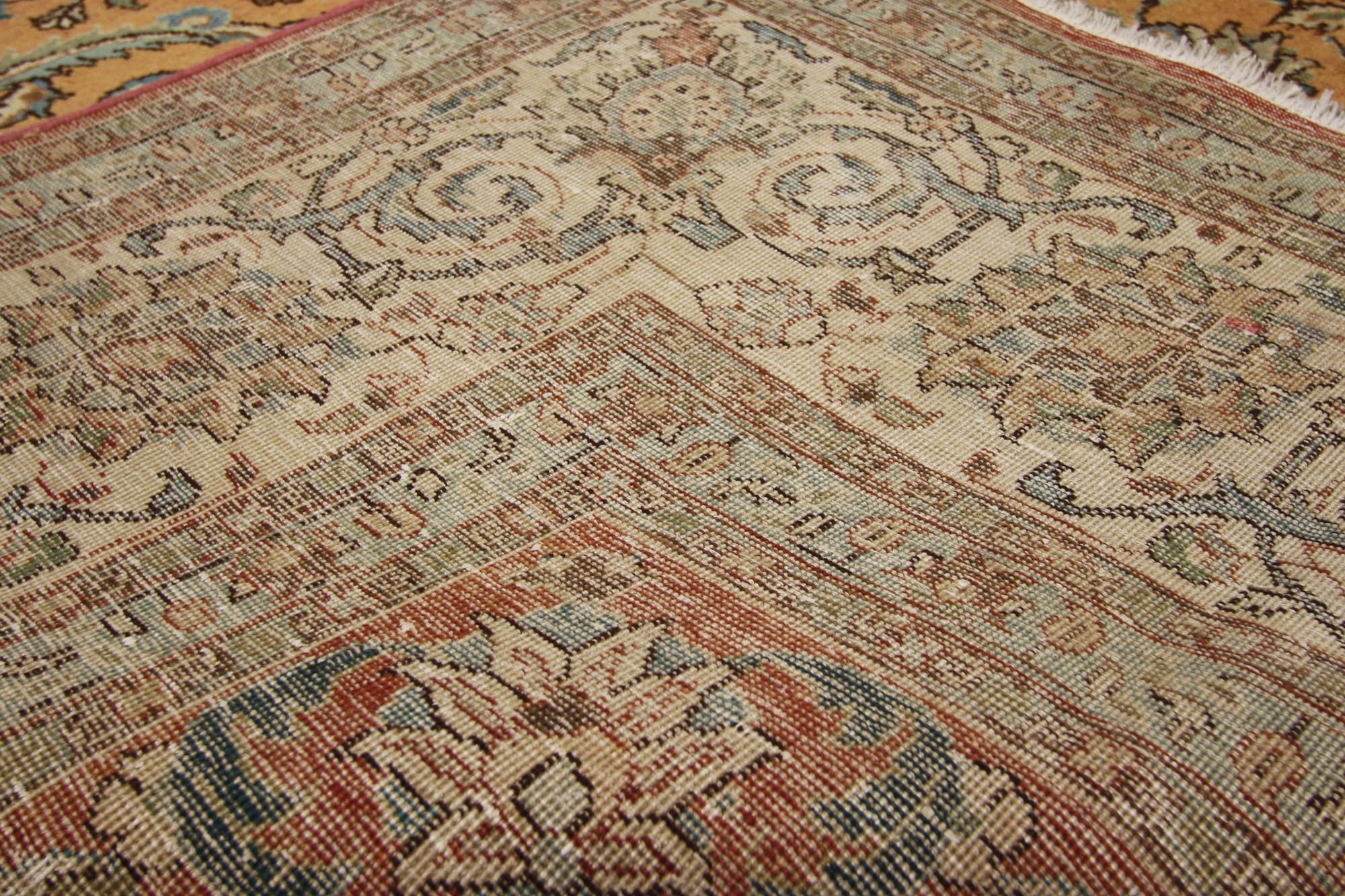 Persischer Täbriz-Teppich aus den 1960er Jahren mit traditionellem Stil im Angebot 1
