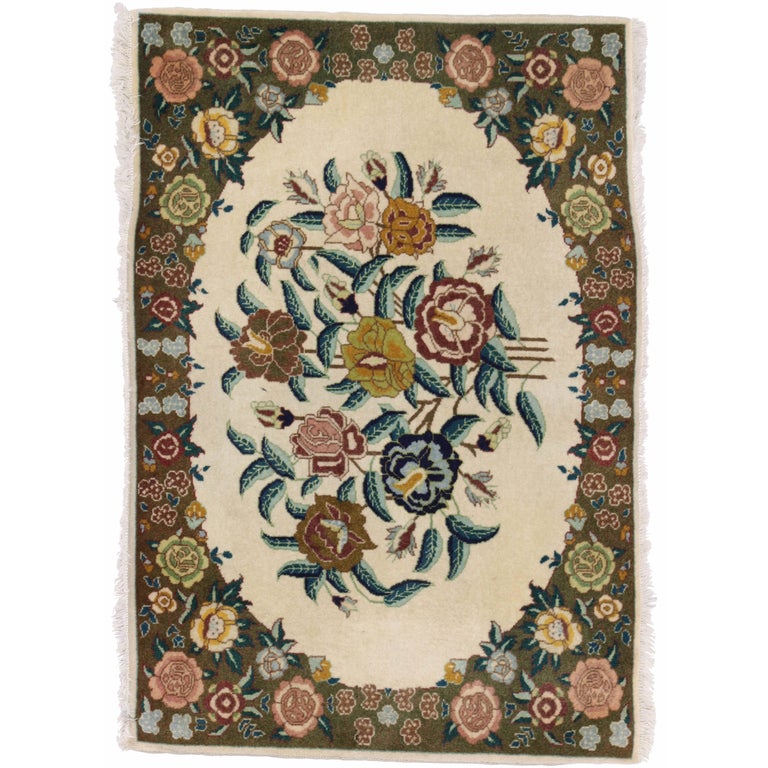 Vintage Persian Tabriz Rug with Traditional Style For Sale at 1stDibs