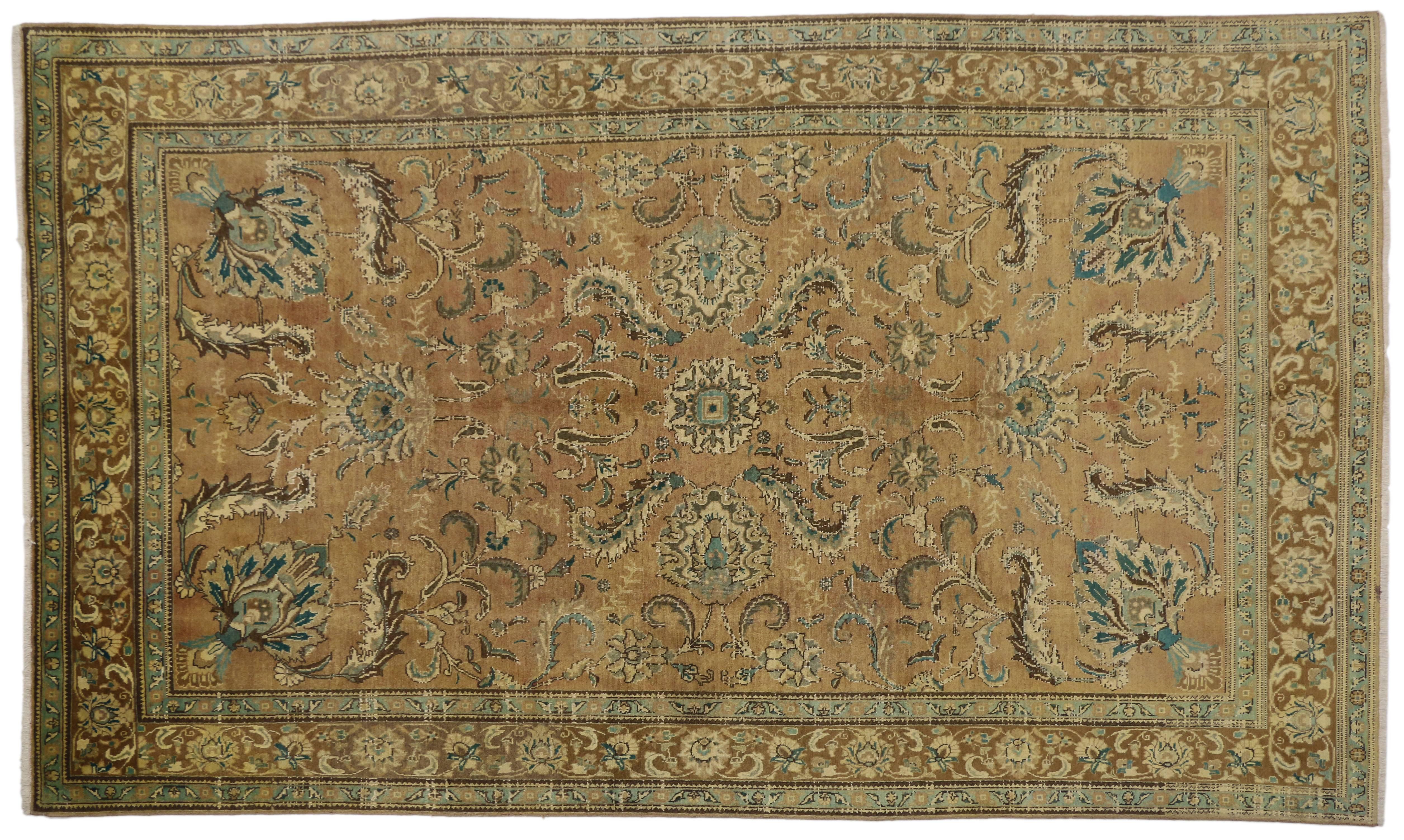 Vintage Persian Tabriz Rug with Traditional Style, Persian Gallery Rug In Good Condition For Sale In Dallas, TX