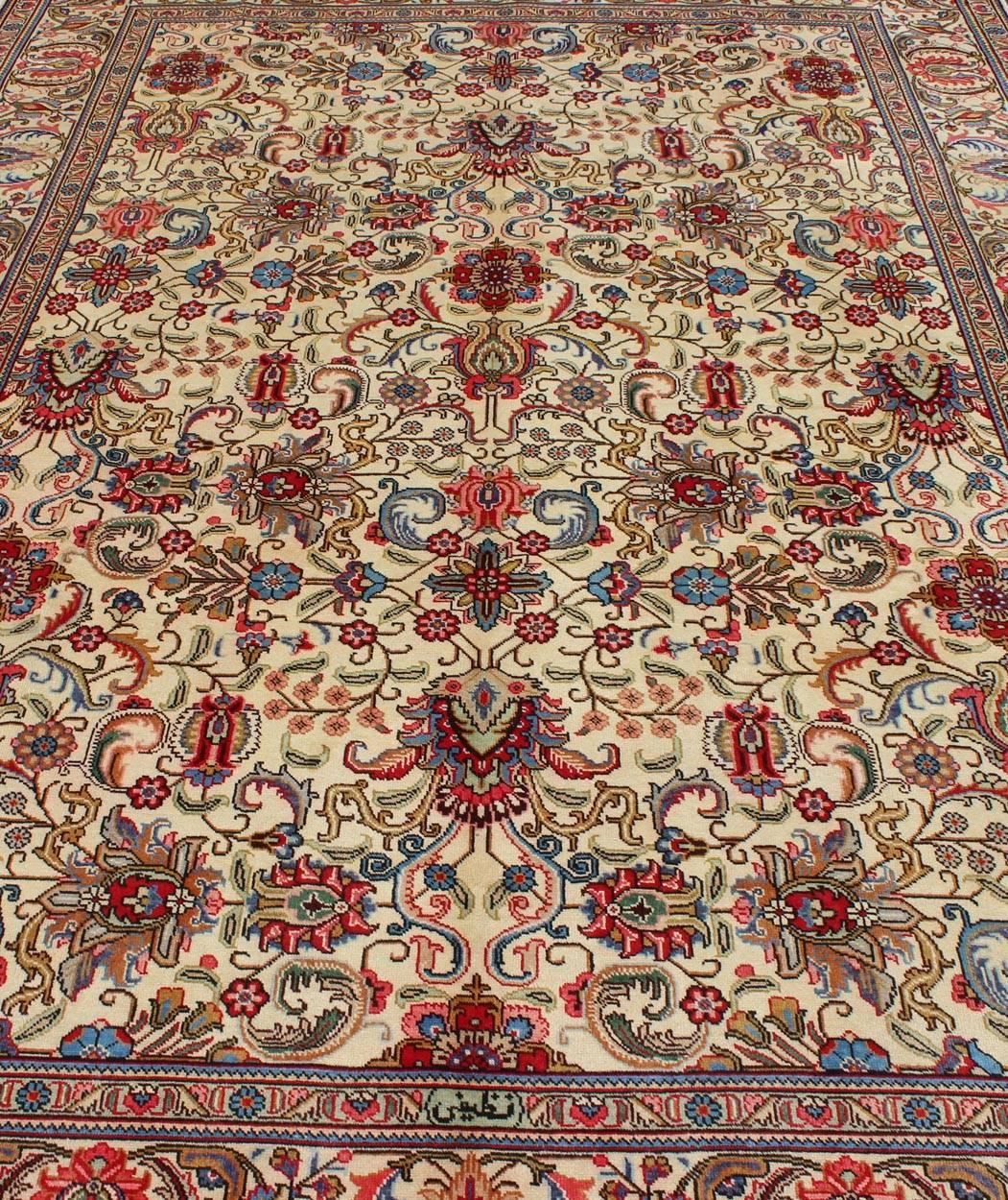Persischer Täbriz-Teppich mit lebhaften, traditionellen Farben und All-Over-Design im Angebot 4