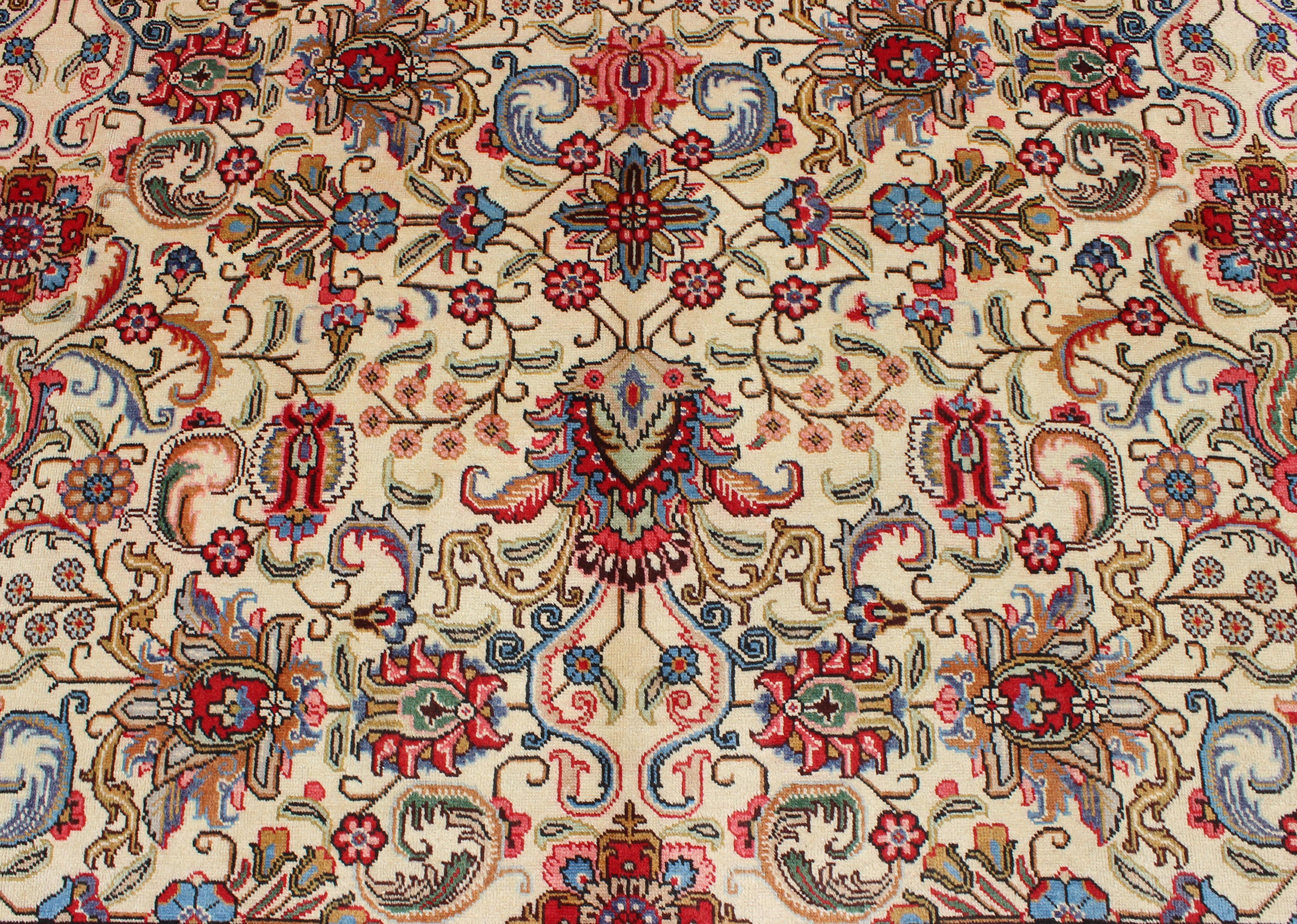 Persischer Täbriz-Teppich mit lebhaften, traditionellen Farben und All-Over-Design im Angebot 5