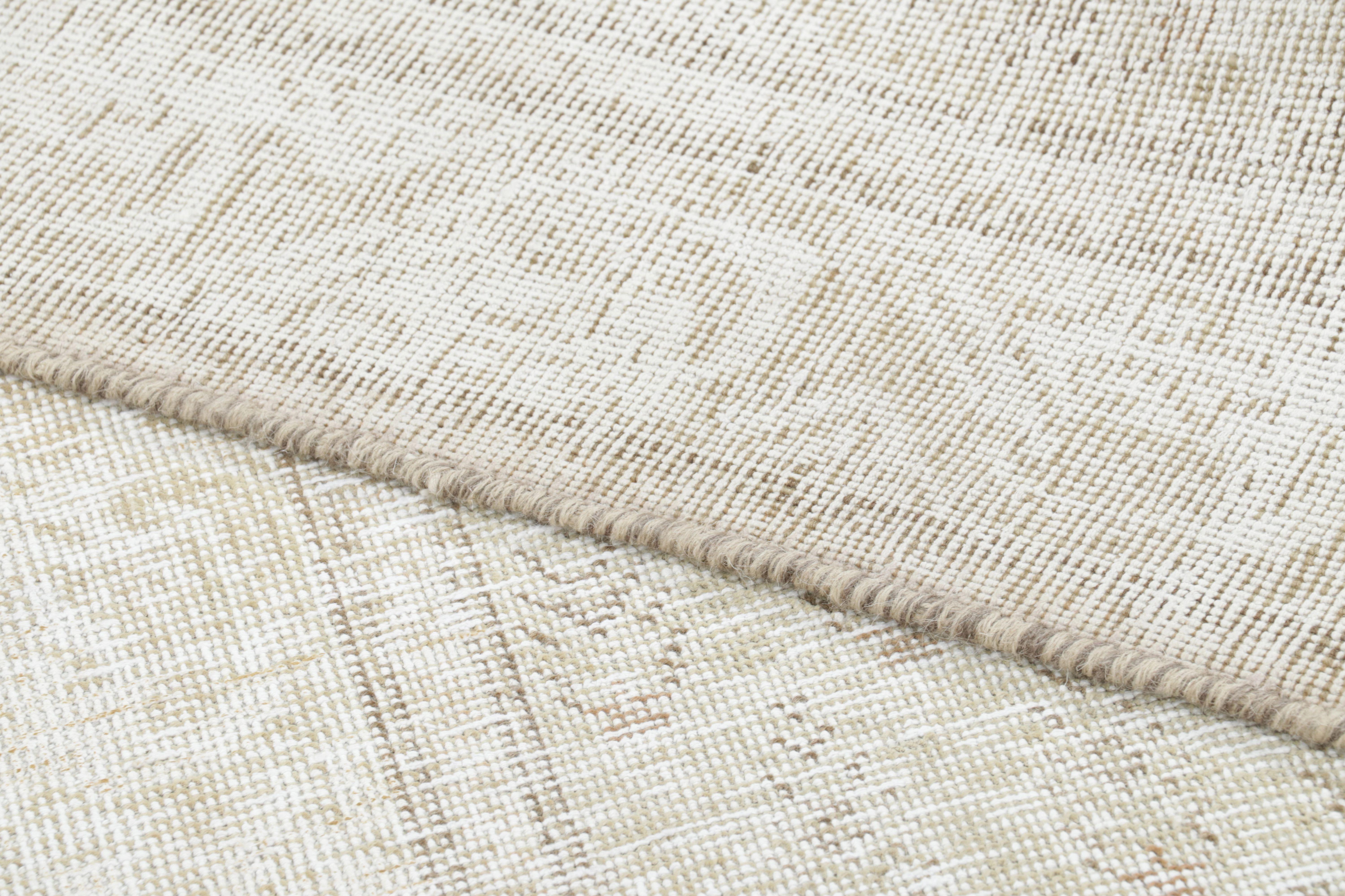 Laine Tapis de course persan vintage Tabriz, motif subtilement répété en beige pâle - Rug & Kilim en vente