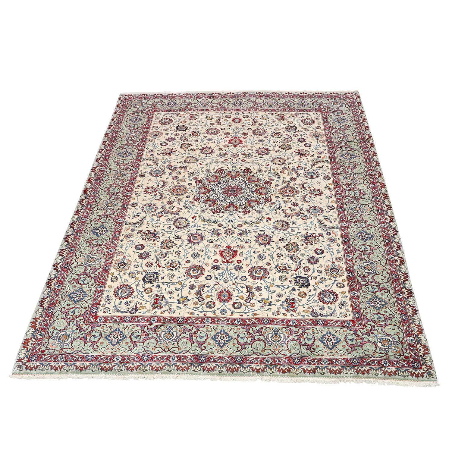 Tappeto vintage Tabriz Sherkar Farsh Pair in lana e cotone 11'4 X 8'3
 
 Key Detail:
 Pile: Lana
 Fondazione: Cotone
 Origine: Tabriz Sherkar Farsh coppia
 Design: Medaglione centrale
 Età approssimativa: Vintage
 Qualità (KPI): 450
 Condizione: