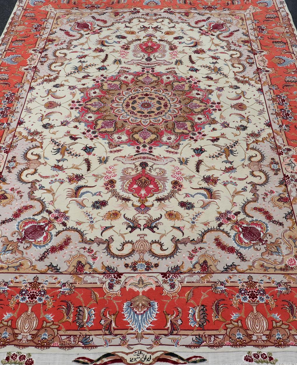 Alfombra Persa Tabriz Vintage de Seda con Medallón Marfil con Naranja 6'7 x 10'5 en venta 8