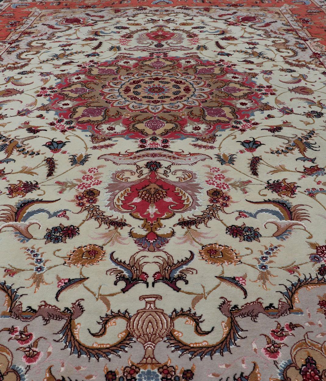 Alfombra Persa Tabriz Vintage de Seda con Medallón Marfil con Naranja 6'7 x 10'5 en venta 9